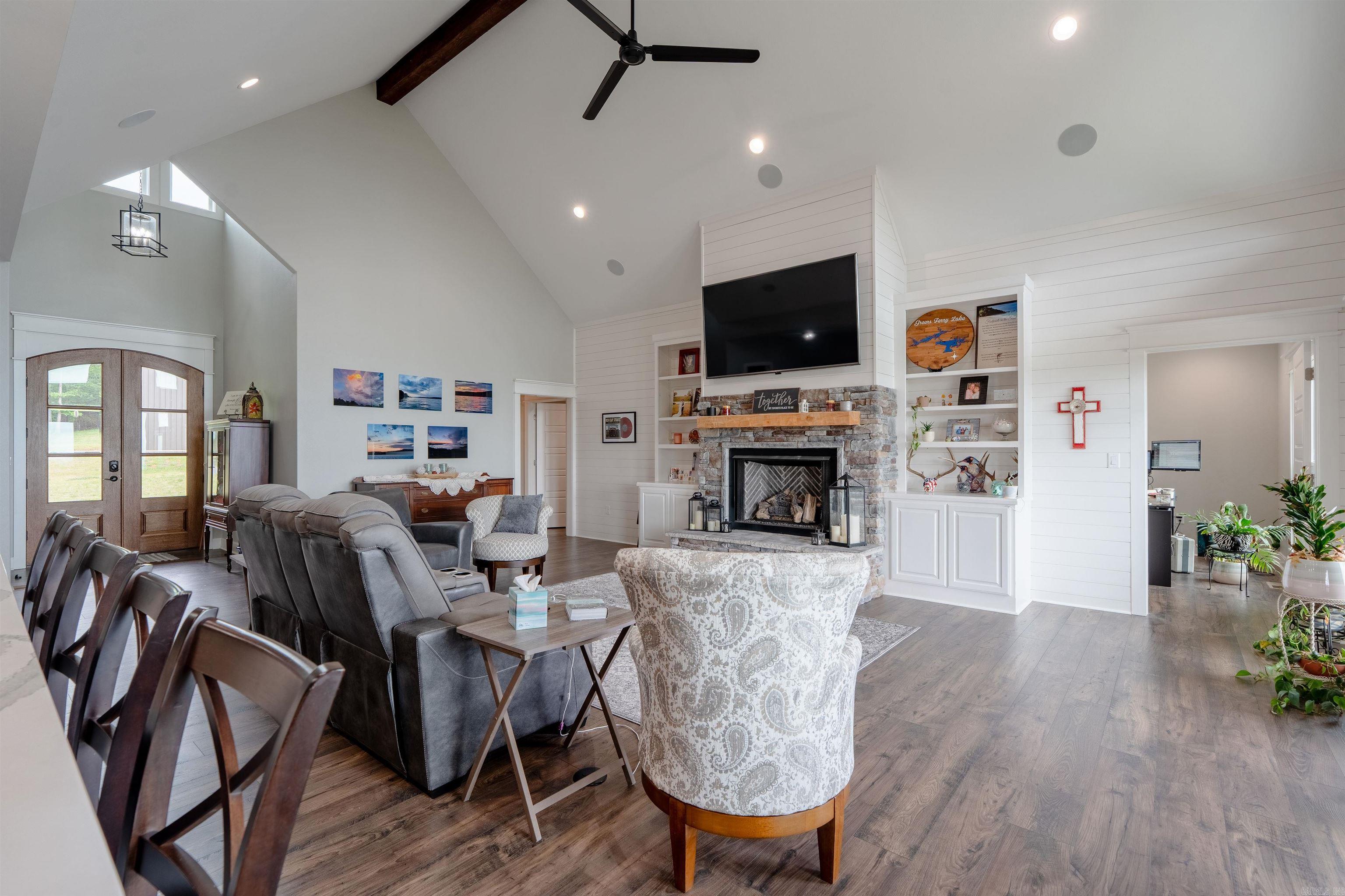 WINDCHASE - Residential