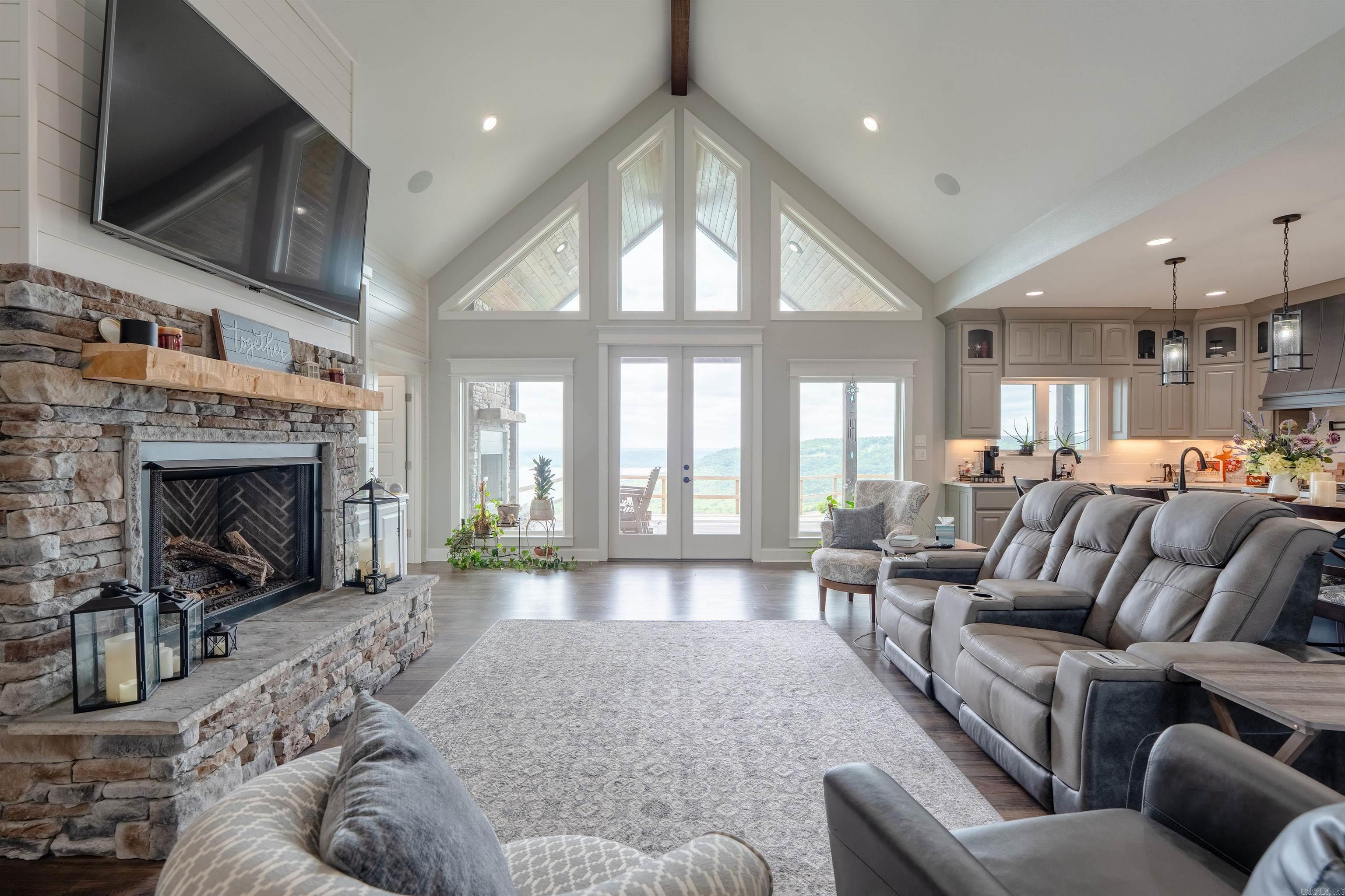 WINDCHASE - Residential