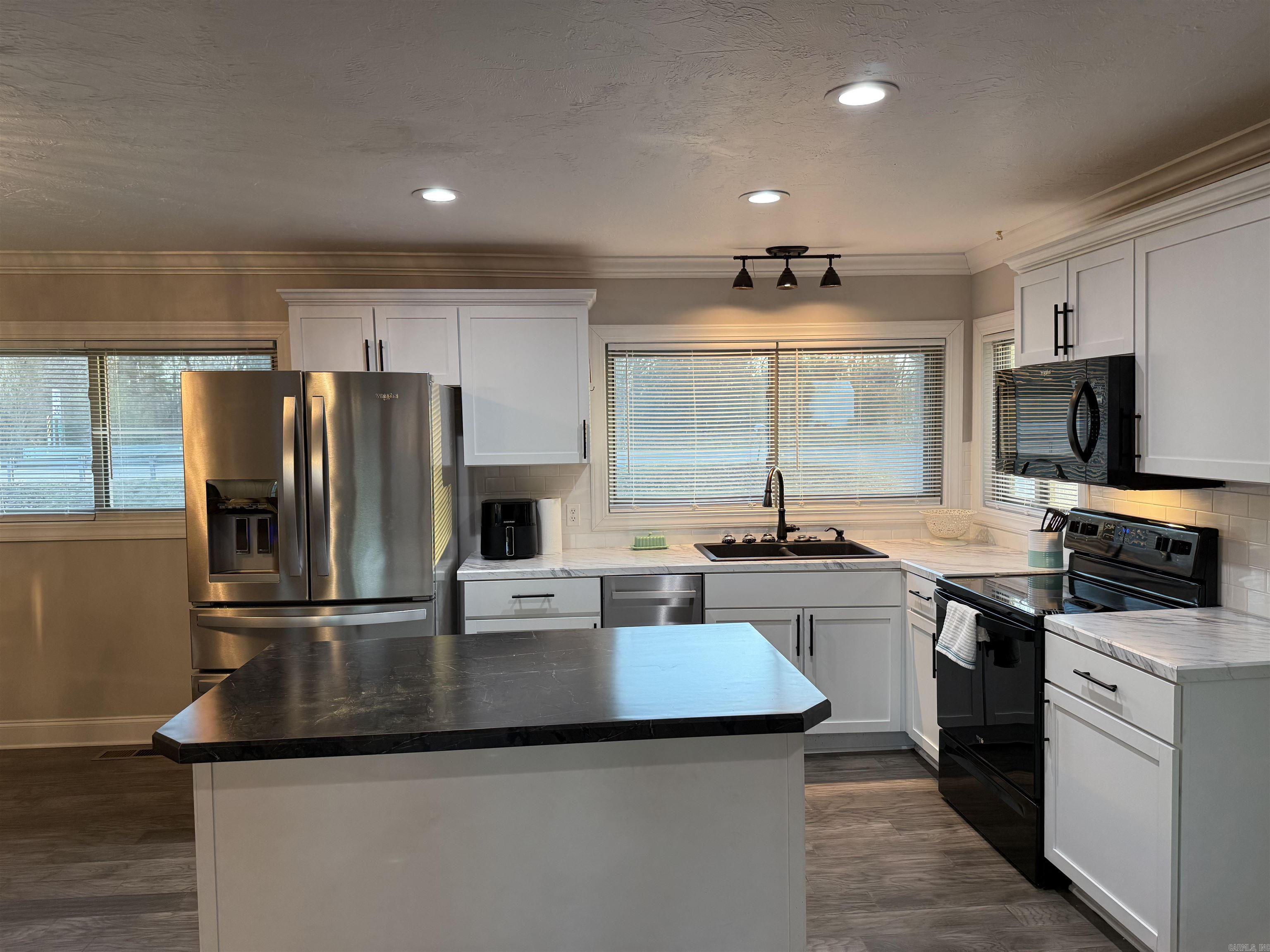 M&B PIGGOTT 2-20-8 - Residential