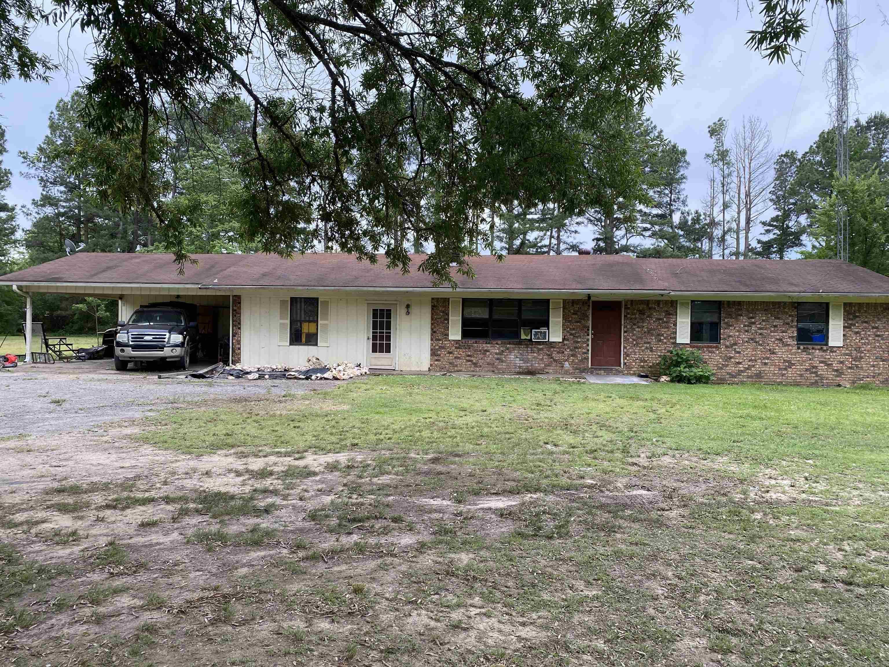 Houses to be sold as in condition #40 Ranchette house is of no value. Value is in the land