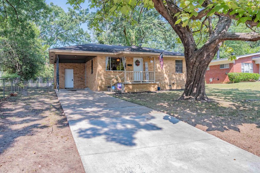 Come check out this charming 2 bedroom 1 bath home located blocks from UALR, schools, parks, and Park Plaza Mall. This property would be great for a first time home buyer or it would make a perfect investment property! Schedule your showing today!