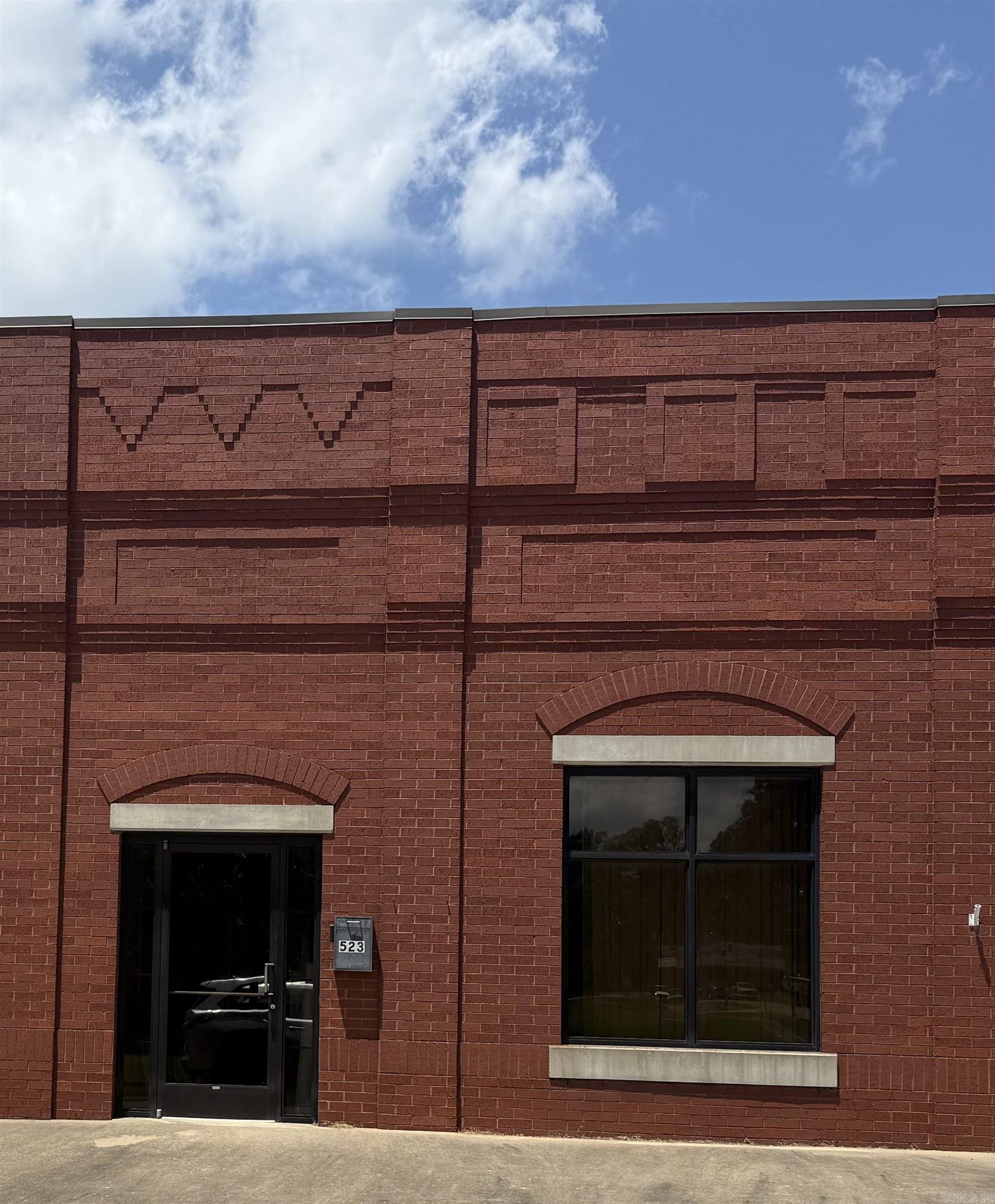 Need exceptional office space? Now is an ideal time to relocate your office and be part of the downtown revitalization. This office is strategically located across the street from the courthouse. Move-in ready, it offers a waiting area, reception area, conference room, office, kitchenette, bathroom, storage room and even a vault. The roof was replaced 2.5 years ago.