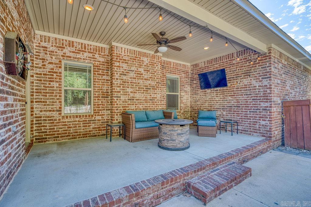 WHISPERING HILLS - Residential