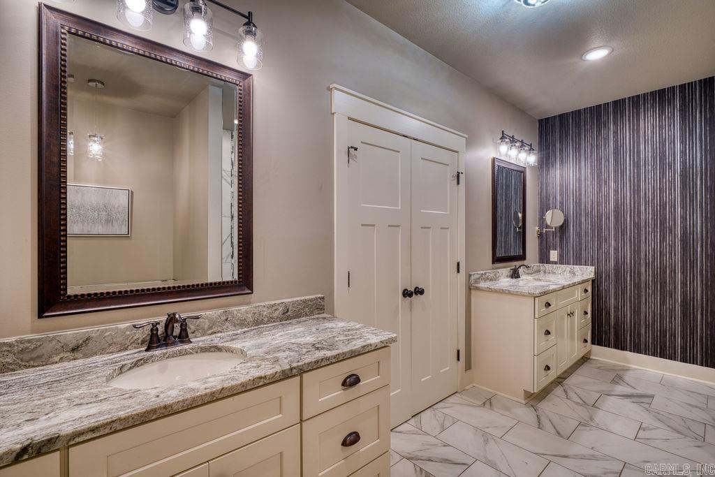 WHISPERING HILLS - Residential