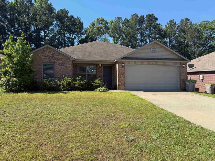 3 beds 2 bath split floor plan. Large backyard that backs up to the woods.