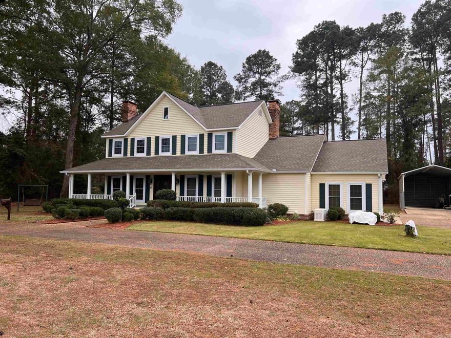 Beautiful custom home with all the features you desire. 4 bed 4 bath. Pool and pool house