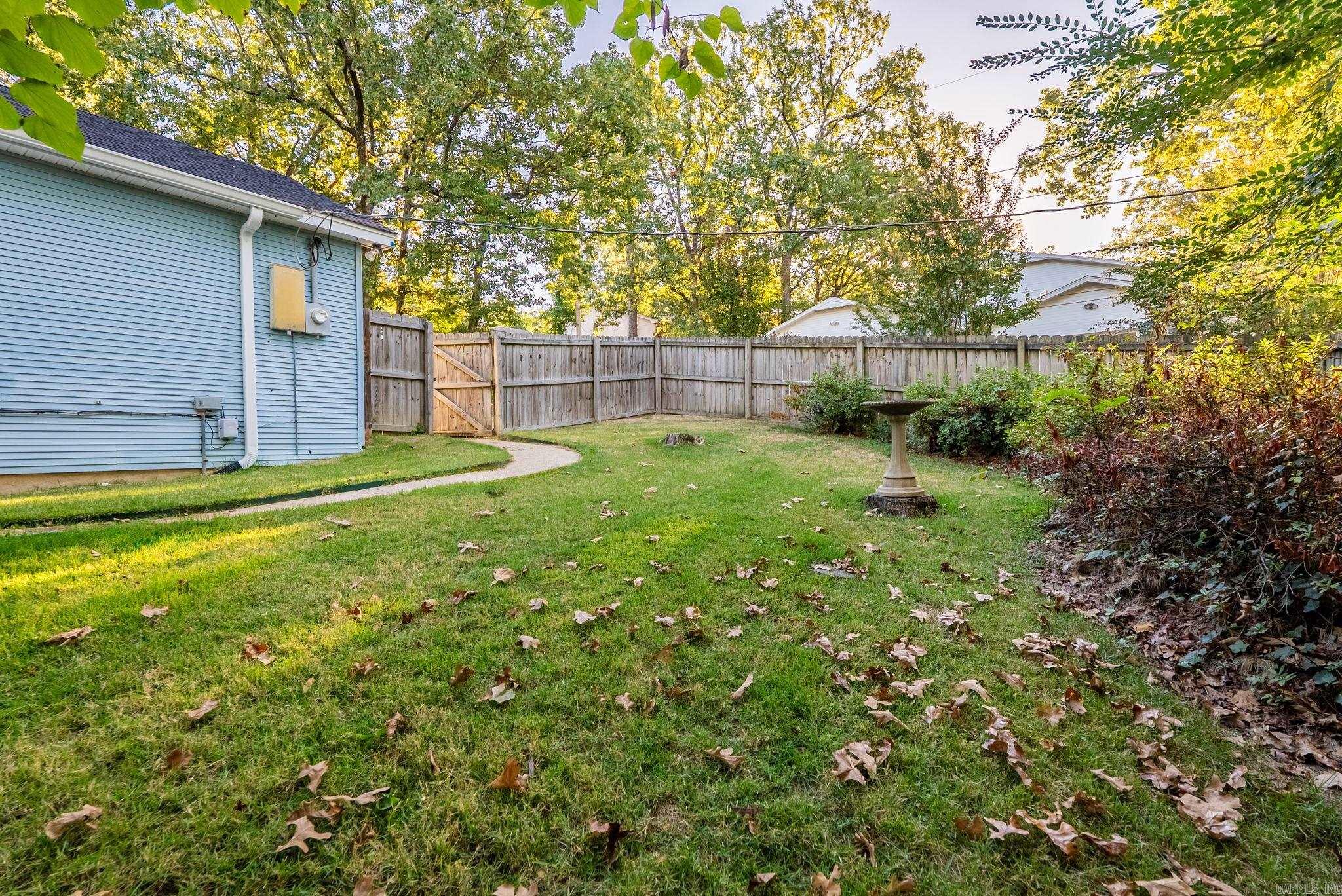 WOODLAND HILLS TO LR - Residential