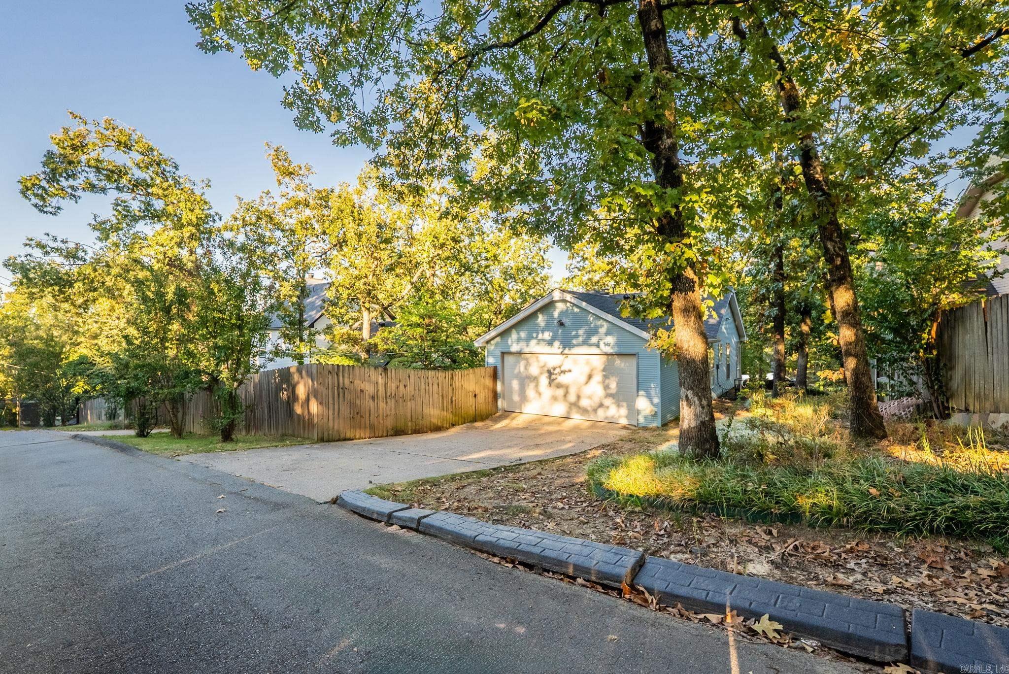 WOODLAND HILLS TO LR - Residential