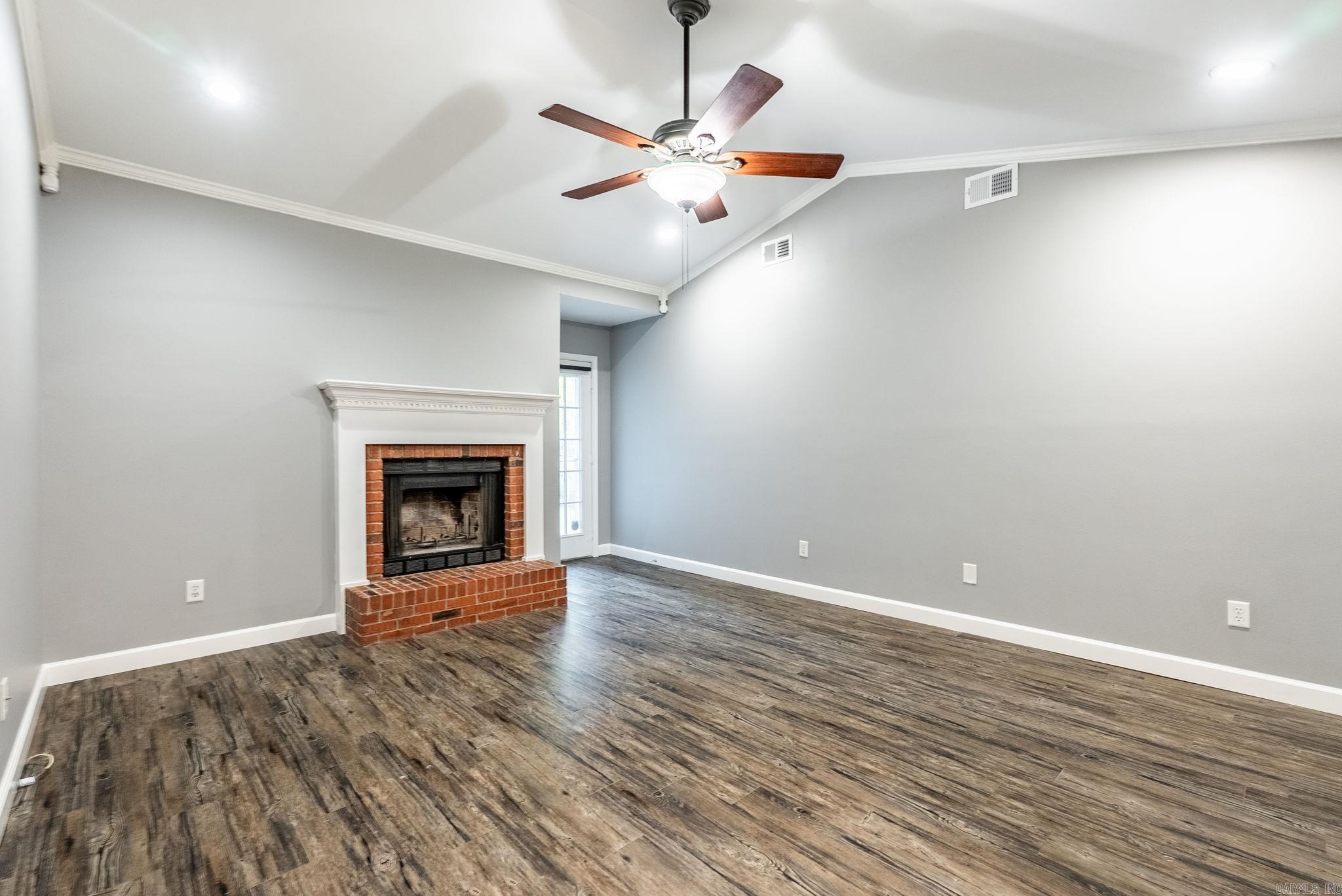 WOODLAND HILLS TO LR - Residential