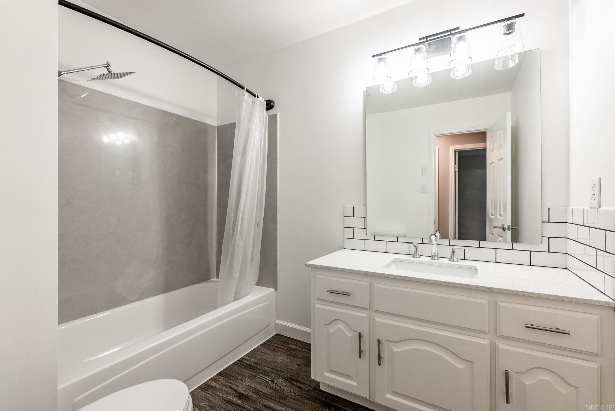 WOODLAND HILLS TO LR - Residential