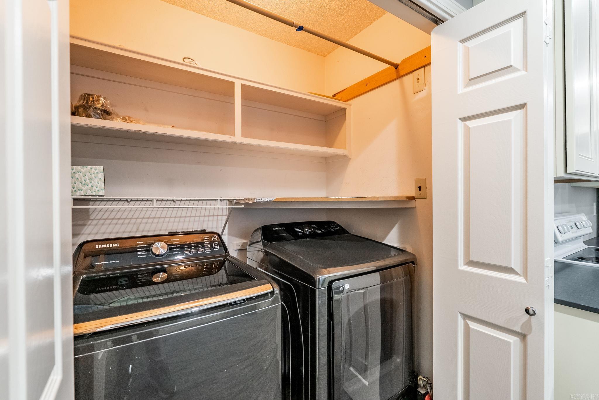 WOODLAND HILLS TO LR - Residential