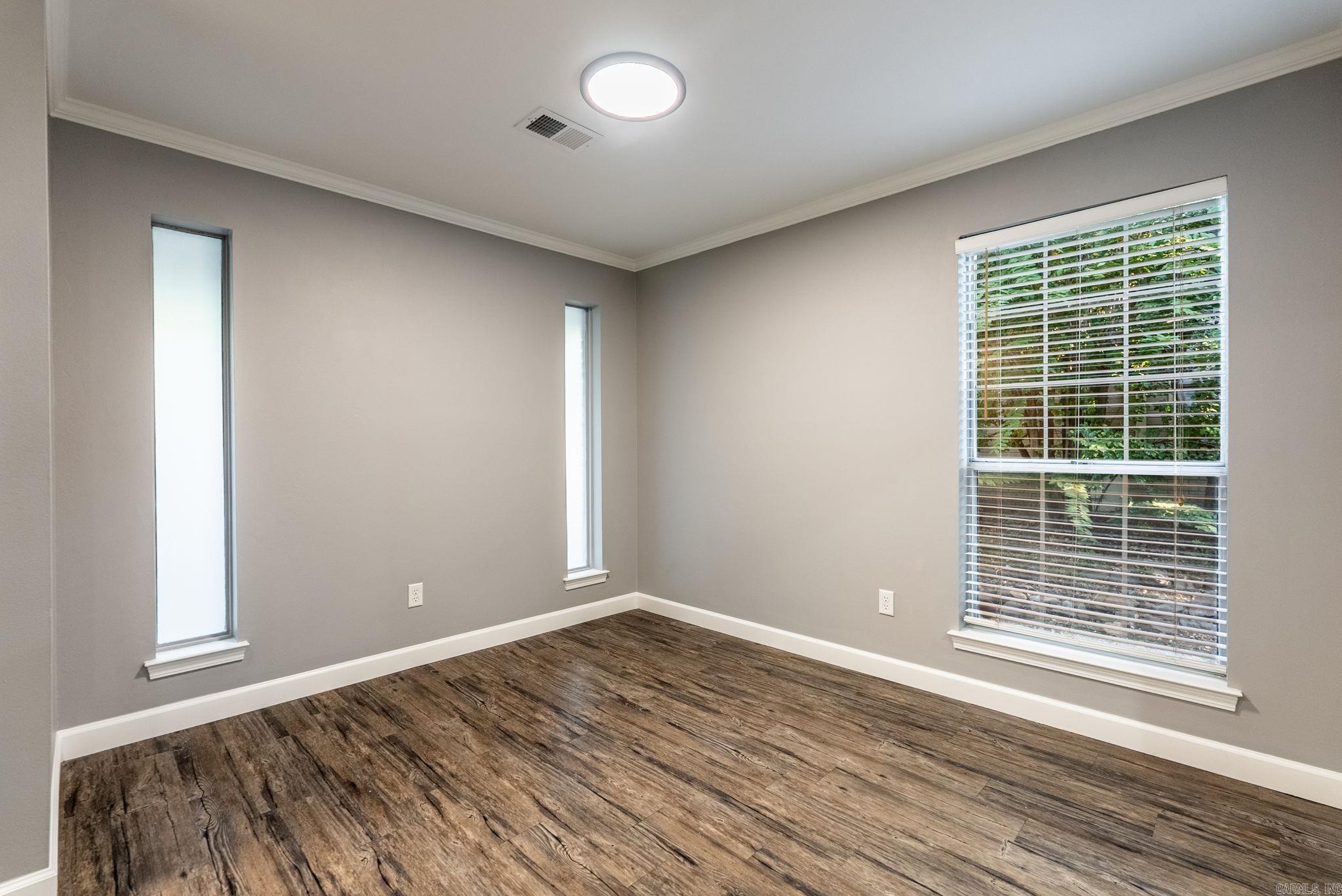 WOODLAND HILLS TO LR - Residential