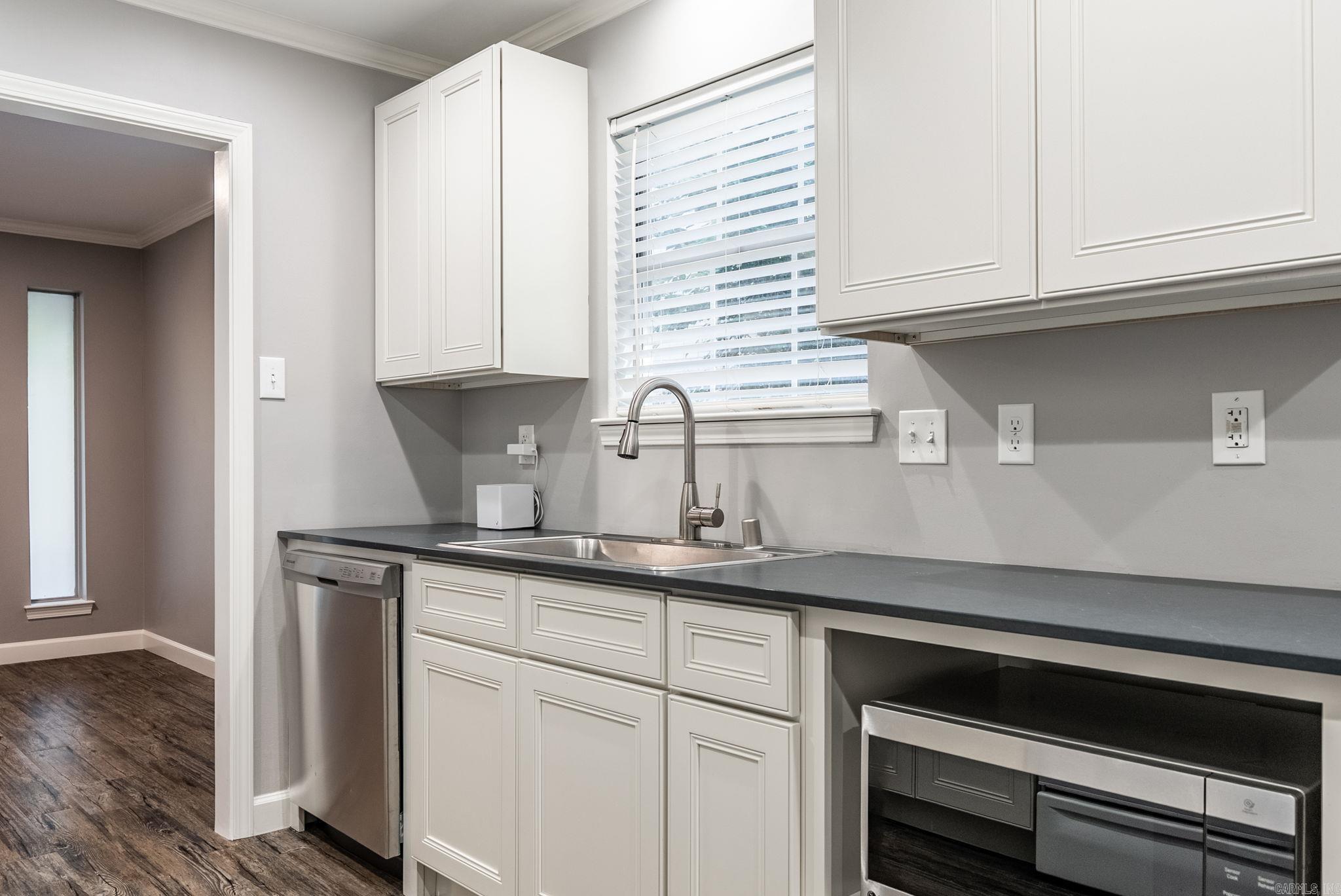 WOODLAND HILLS TO LR - Residential