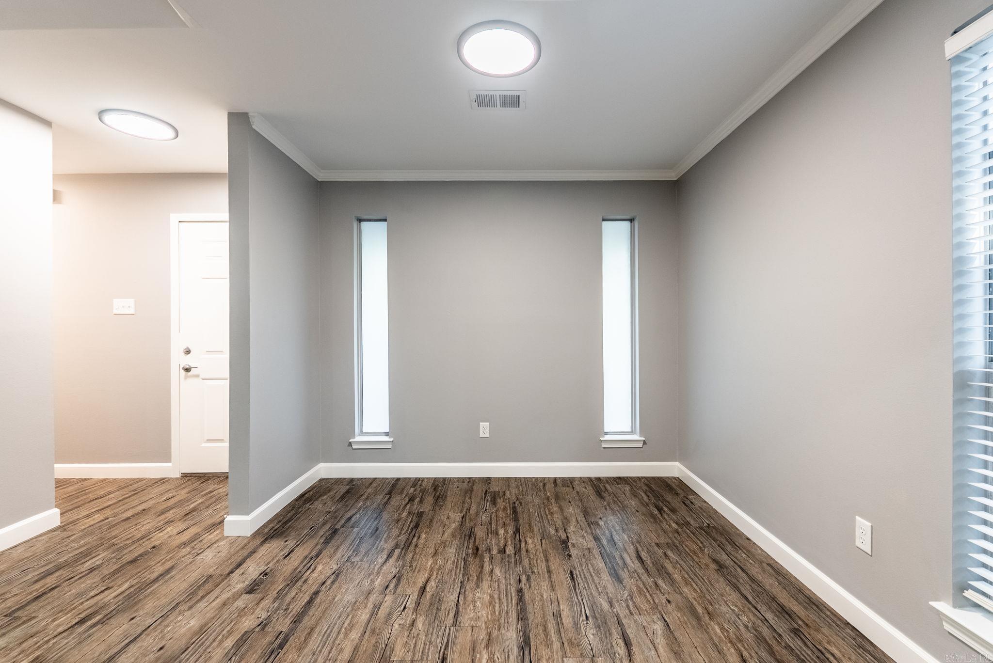 WOODLAND HILLS TO LR - Residential