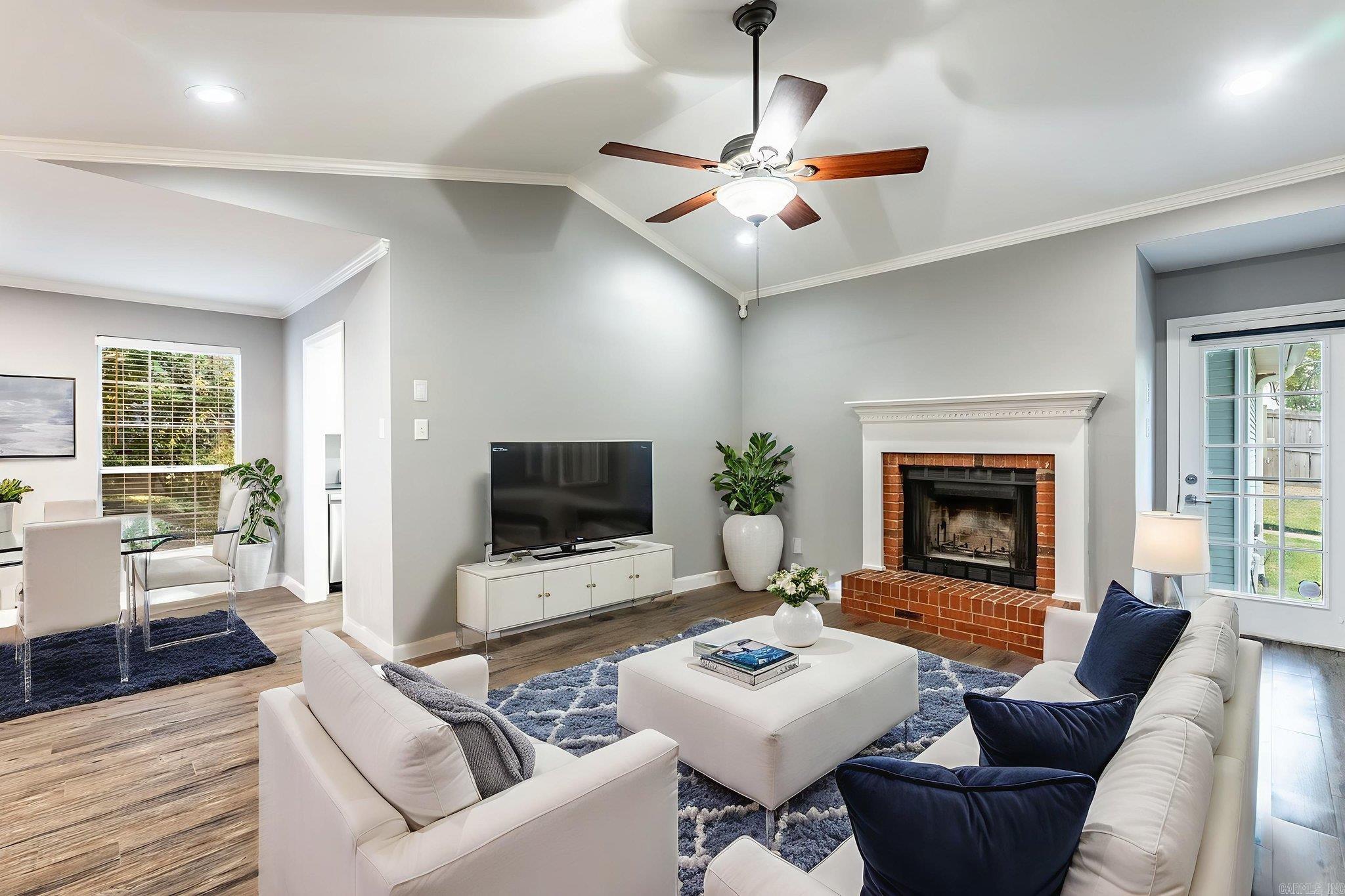 WOODLAND HILLS TO LR - Residential