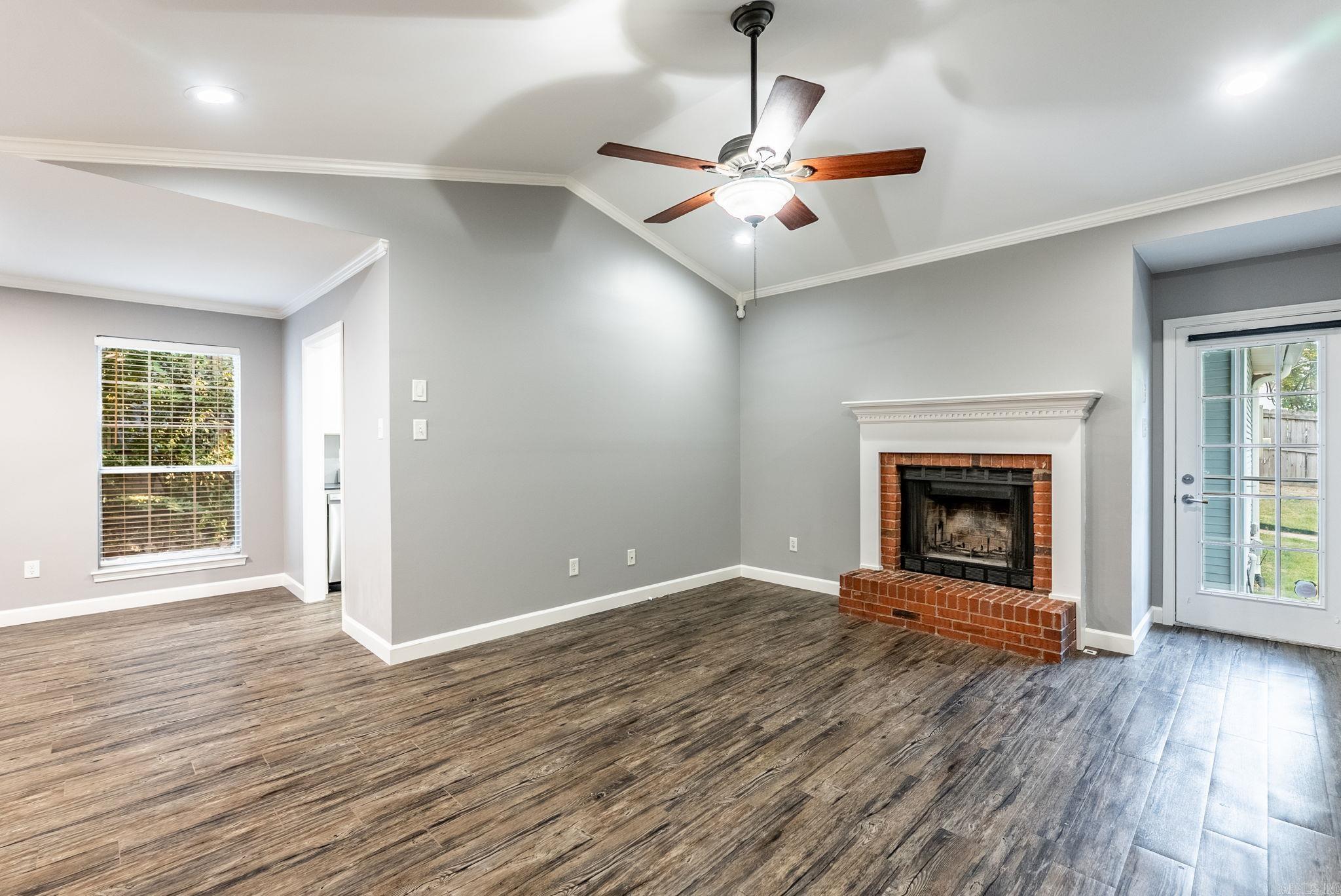 WOODLAND HILLS TO LR - Residential