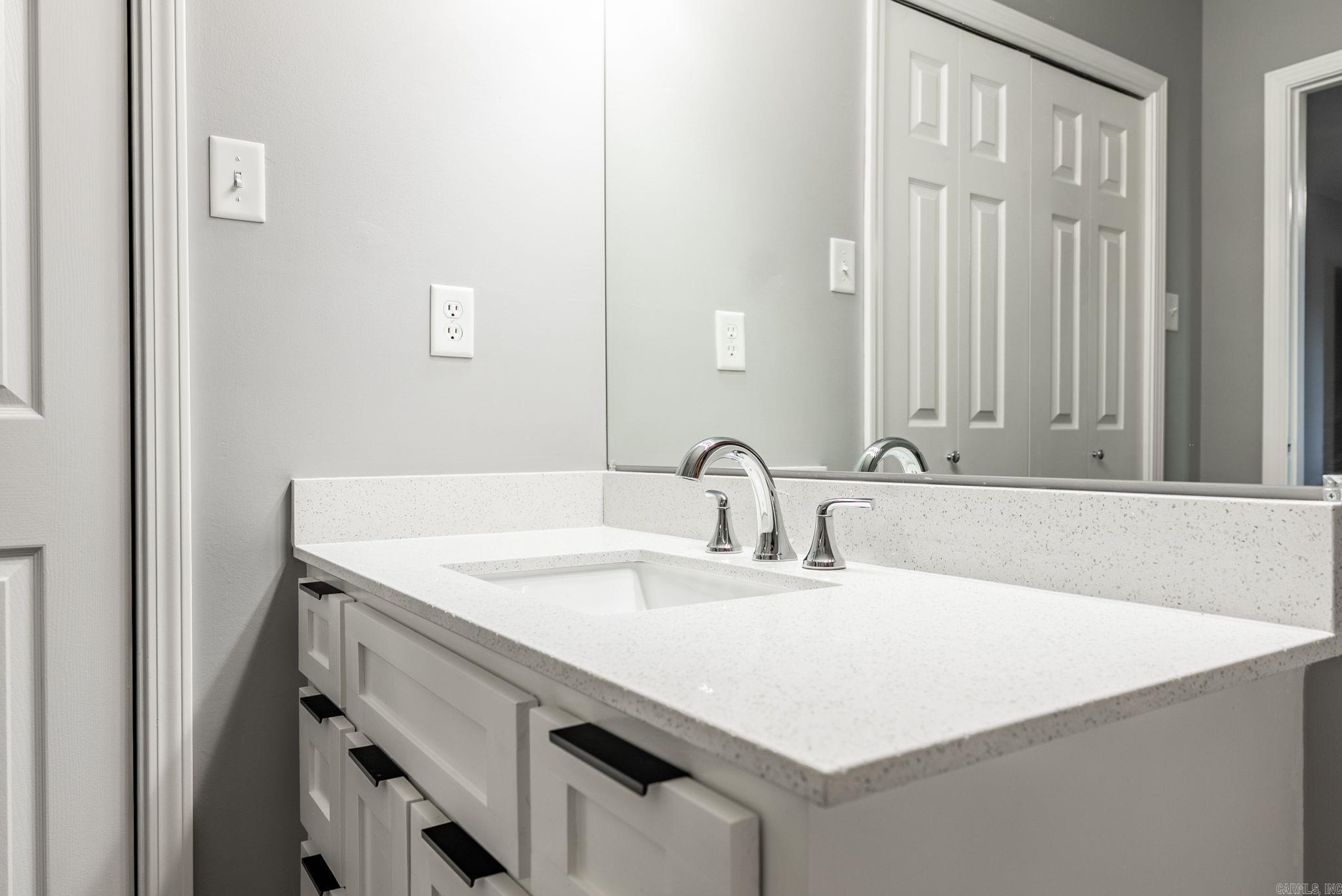 WOODLAND HILLS TO LR - Residential