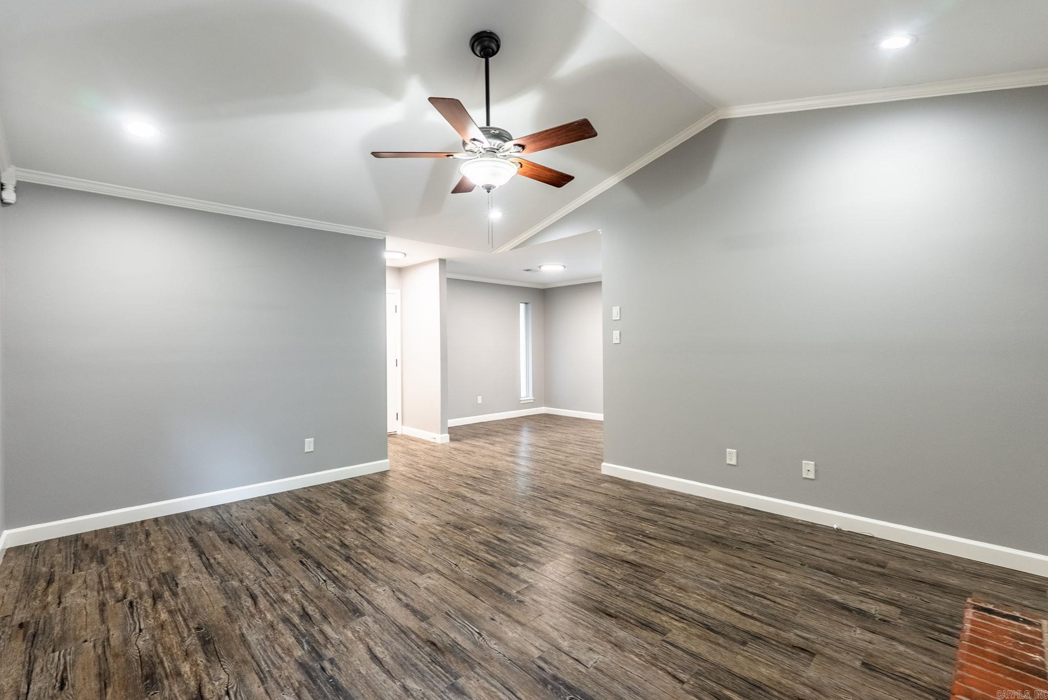 WOODLAND HILLS TO LR - Residential