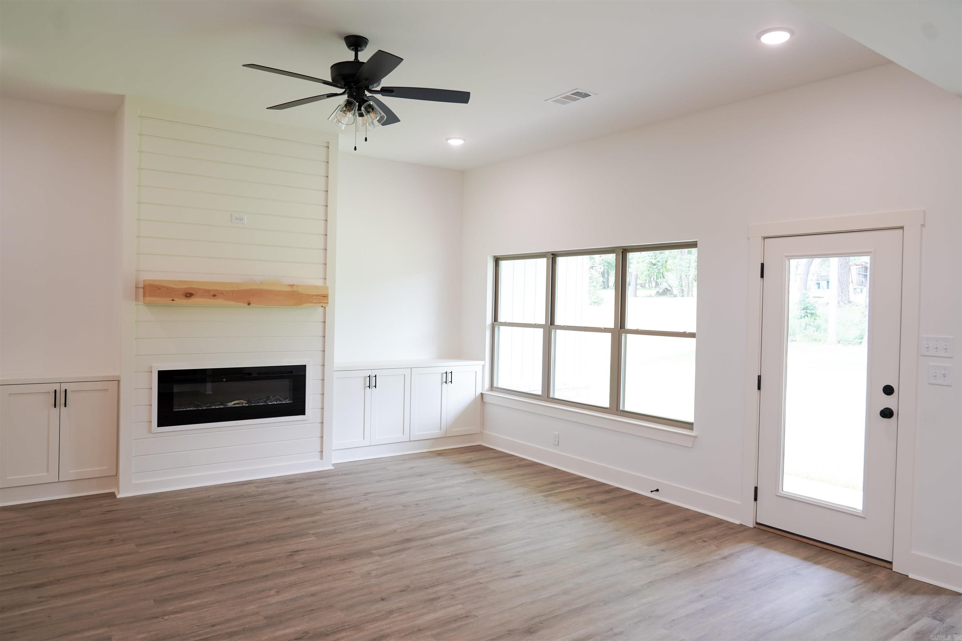 CYPRESS VALLEY - Residential