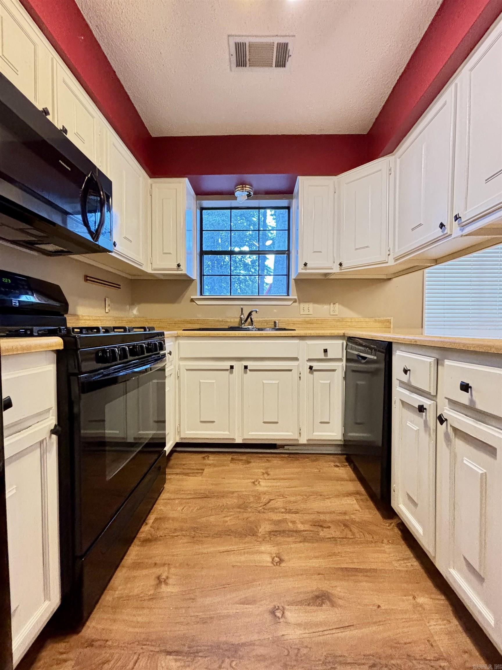 CRYSTAL VALLEY MANOR - Residential