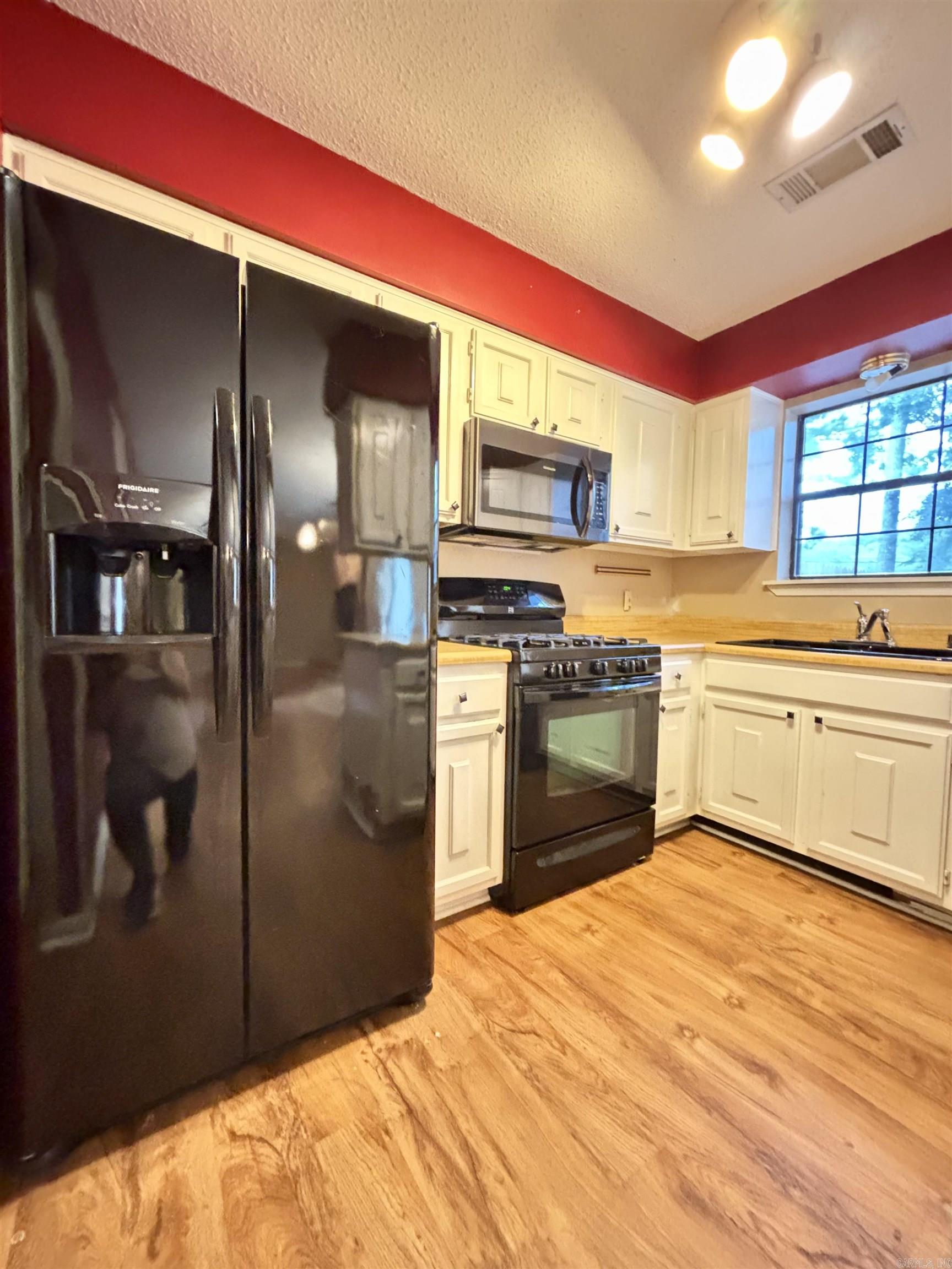 CRYSTAL VALLEY MANOR - Residential