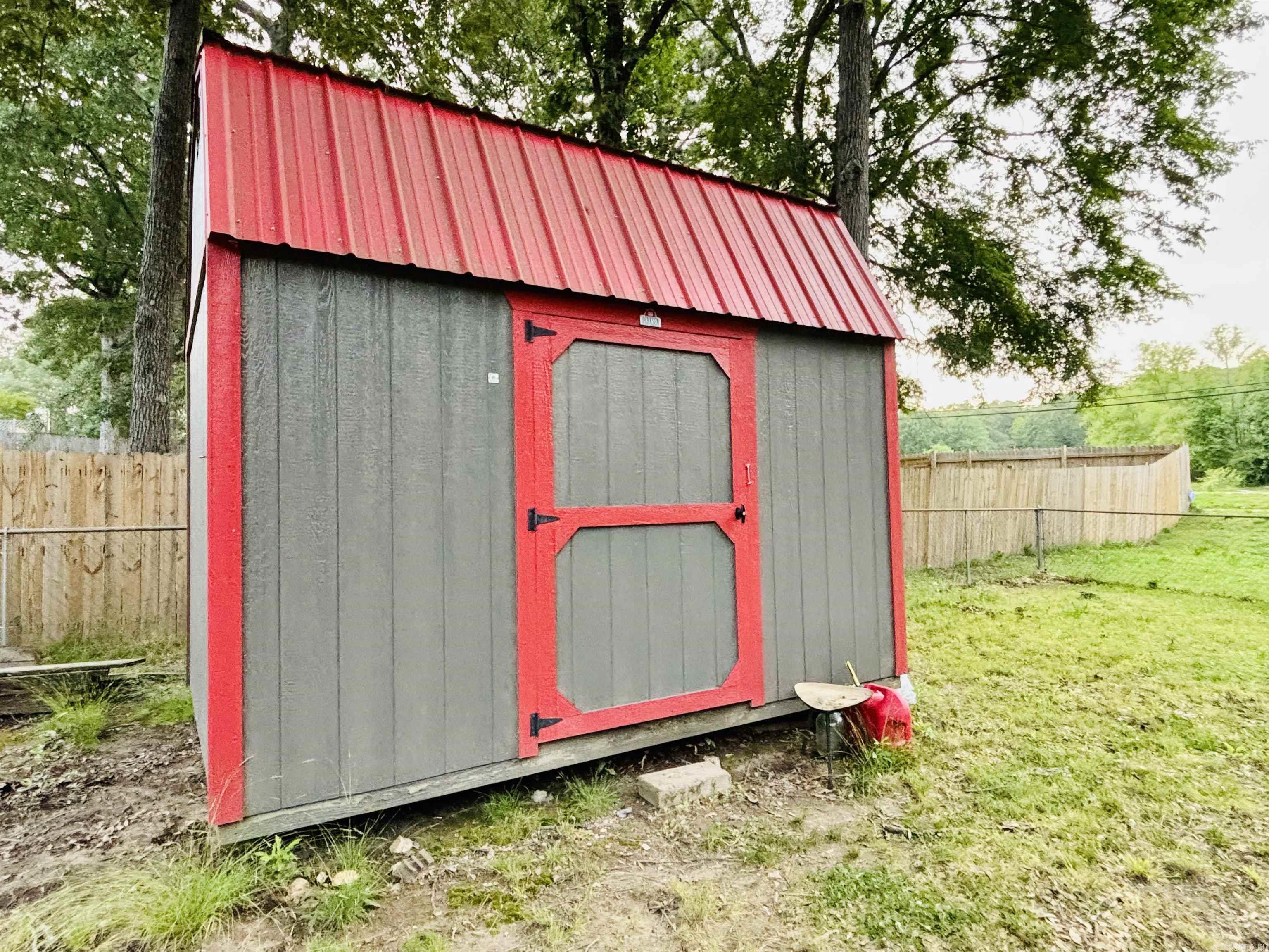 CRYSTAL VALLEY MANOR - Residential