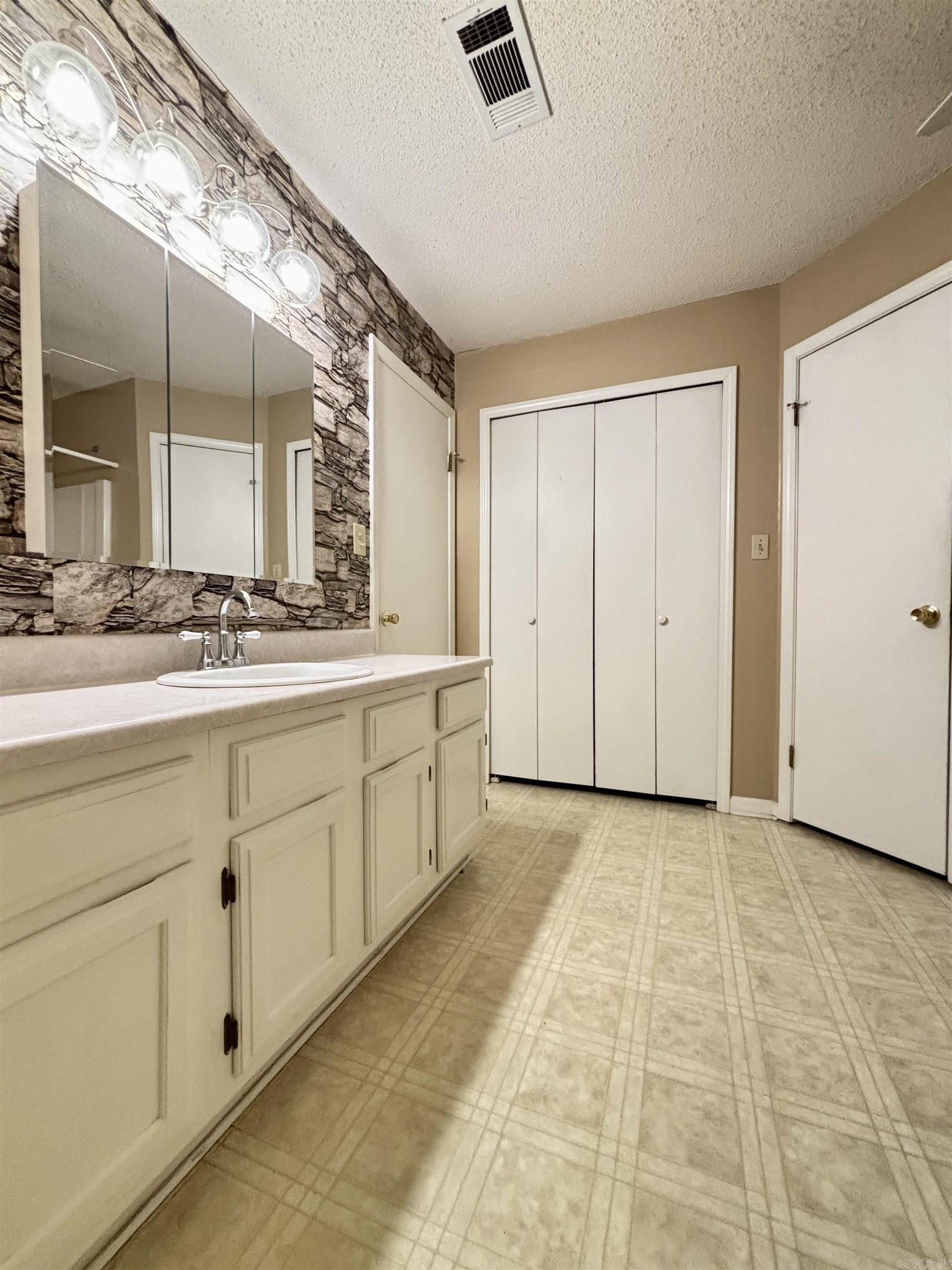 CRYSTAL VALLEY MANOR - Residential