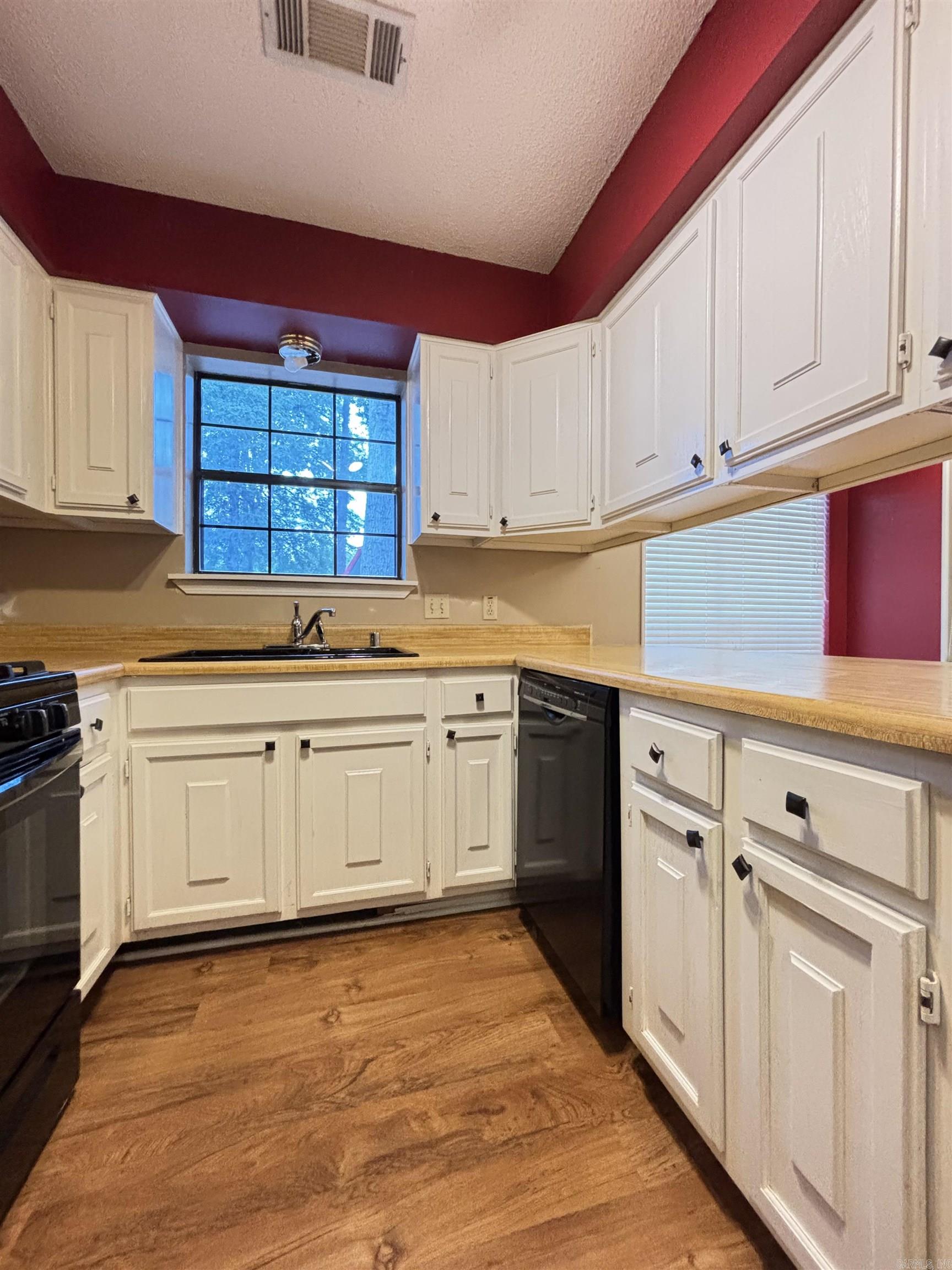 CRYSTAL VALLEY MANOR - Residential