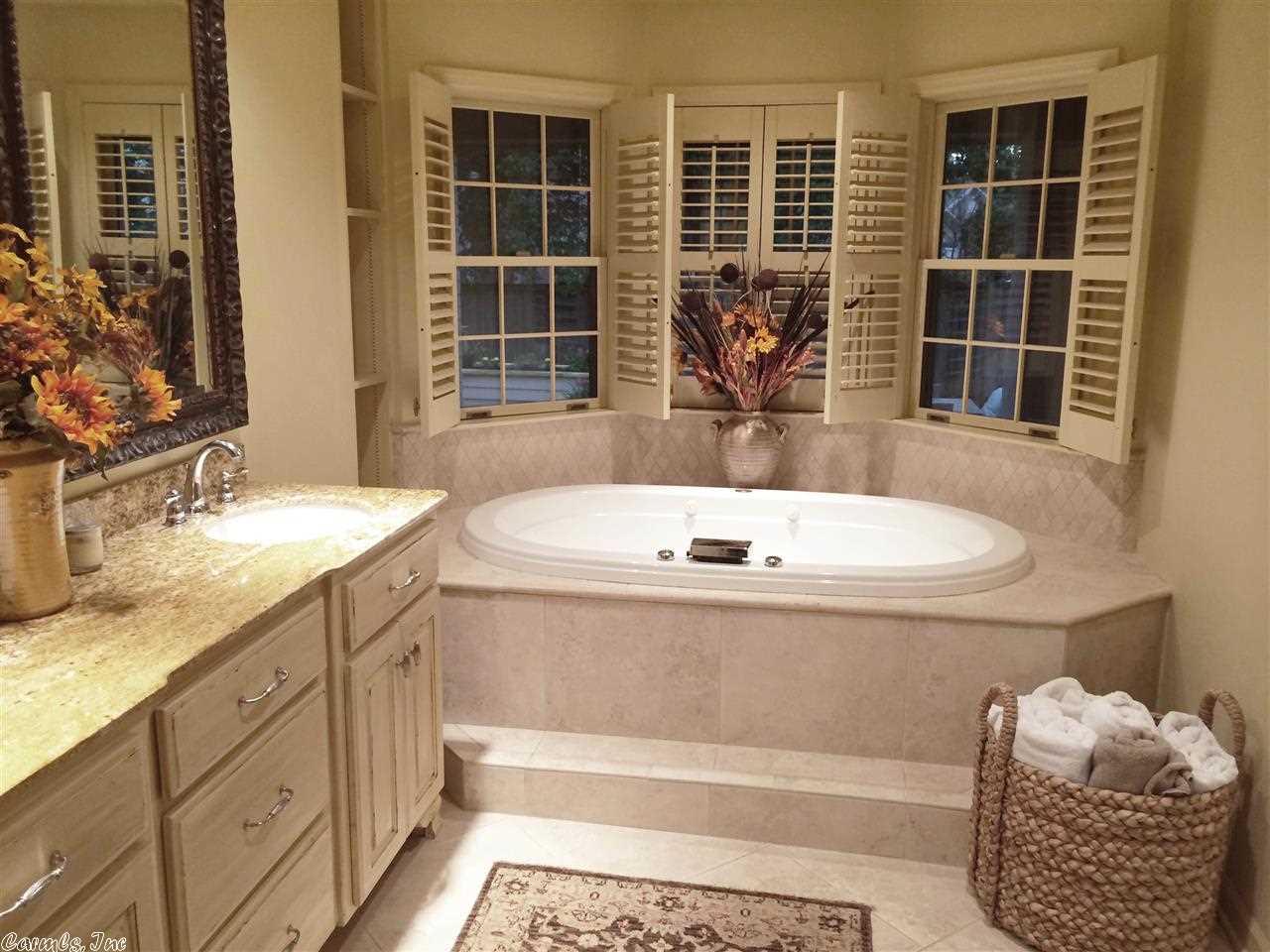 CHENAL VALLEY CHENAL CIRCLE - Residential