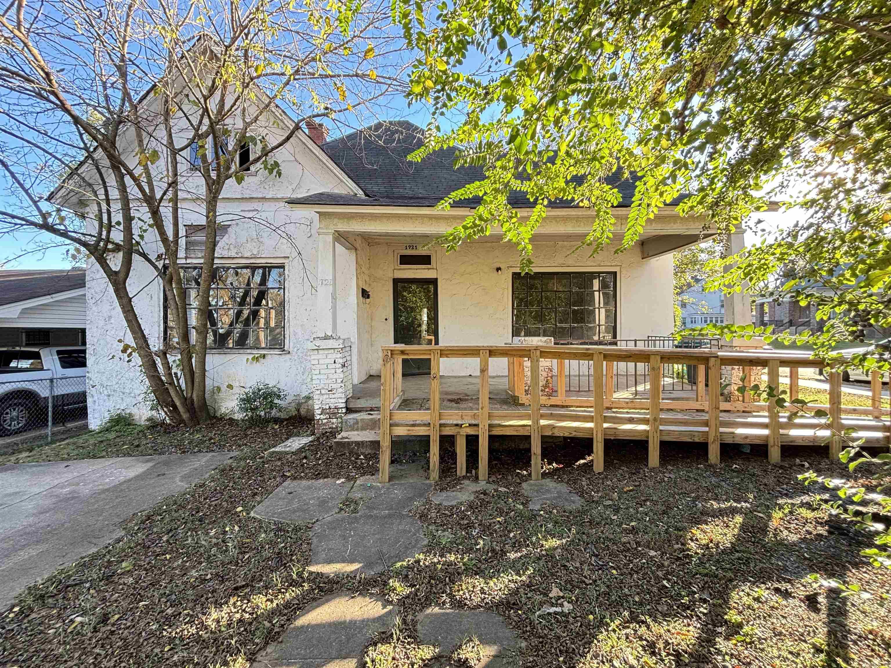āDiamond in the roughā ( COLONIAL REVIVAL STYLE HOME ) Located in the Central High School neighborhood "Historic District." !! Huge front porch with column's and a 340 sf attic. Original site built brick fireplace charming 1930's home just waiting for your personal touches. Property owners in Little Rock can claim tax credits for eligible historic properties listed in the National Register. The Arkansas Historic Preservation Program (AHPP) administers the program and can help with eligibility.