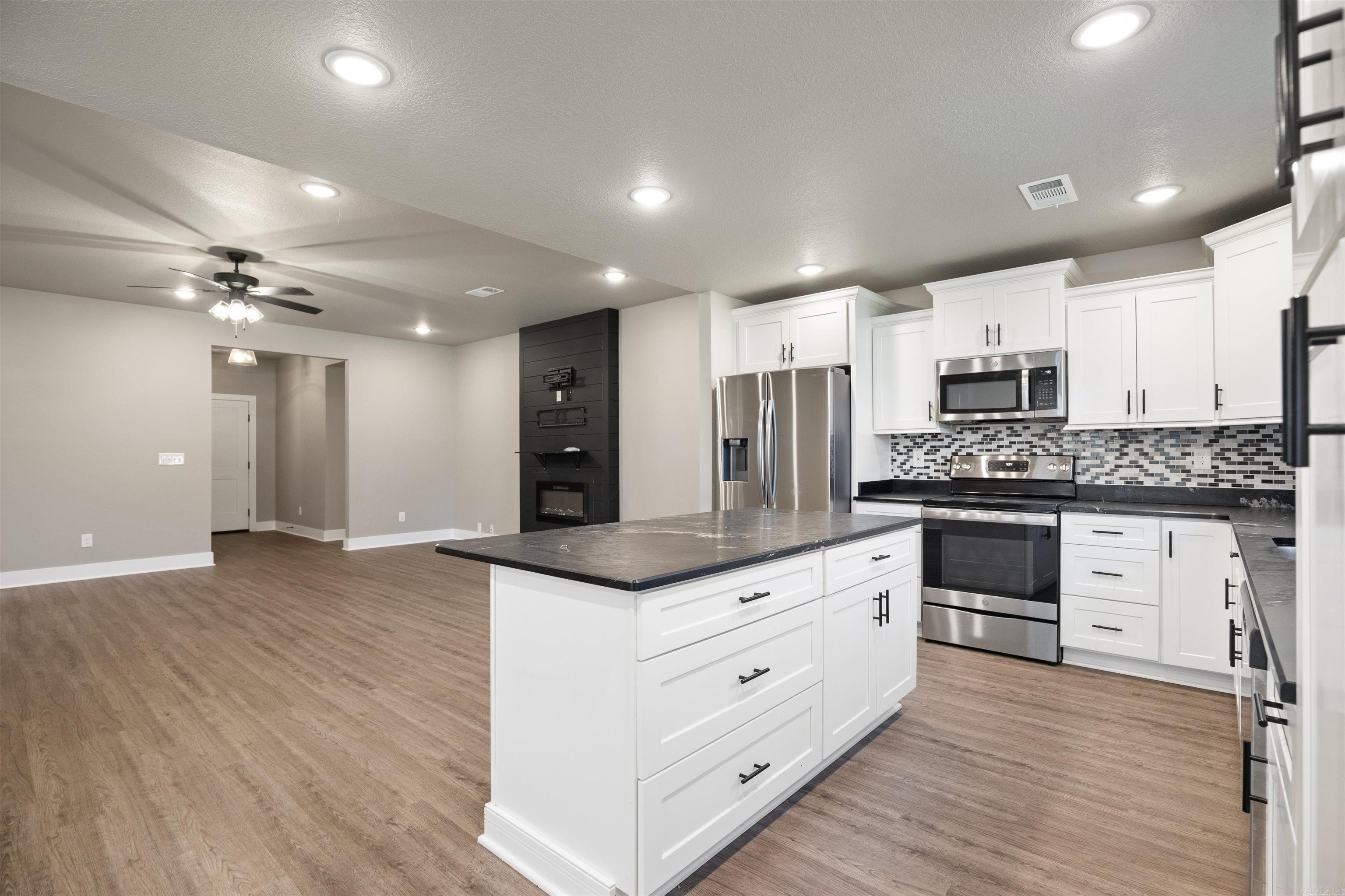 WHISPERING HILLS - Residential