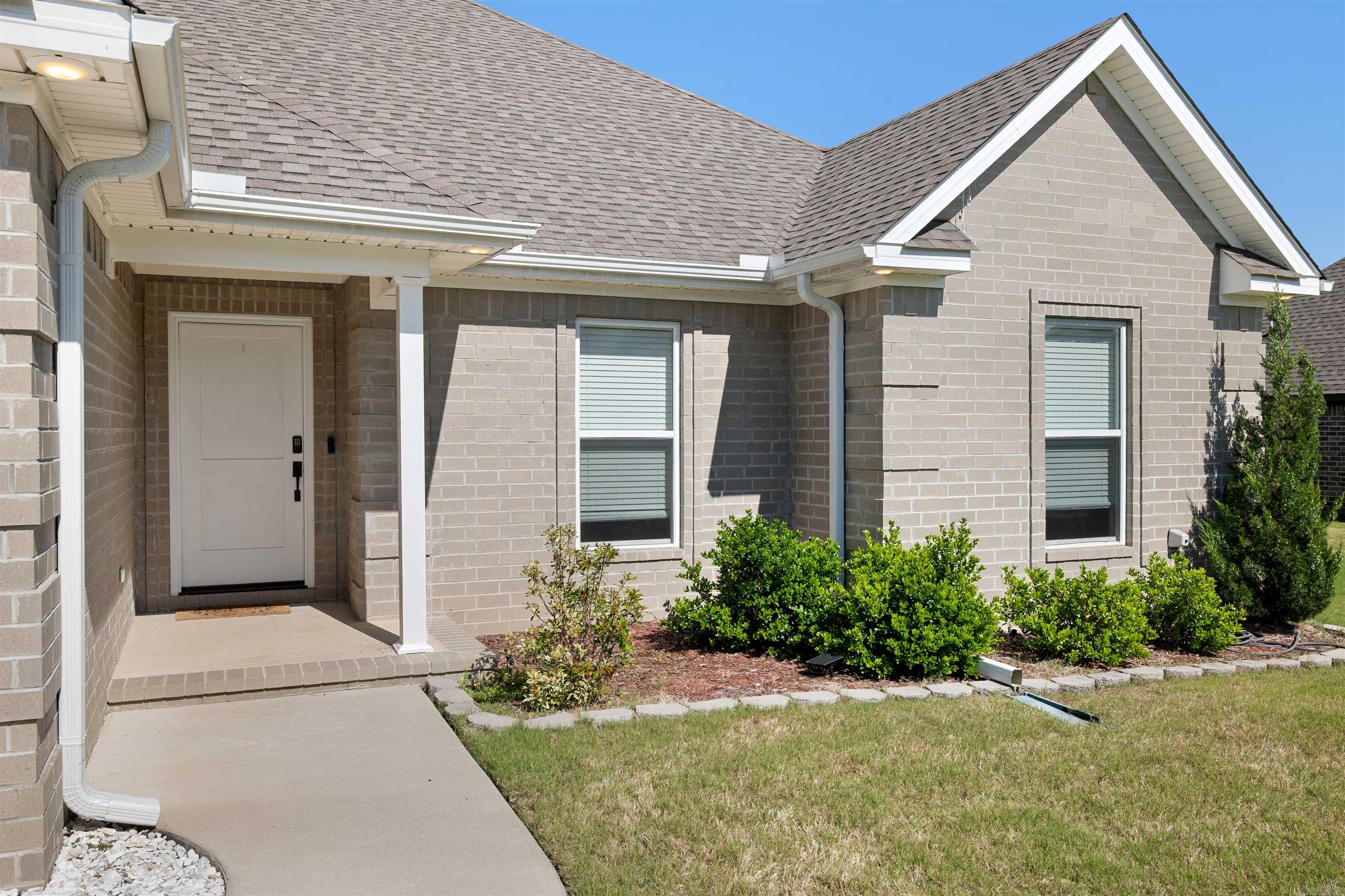 WHISPERING HILLS - Residential