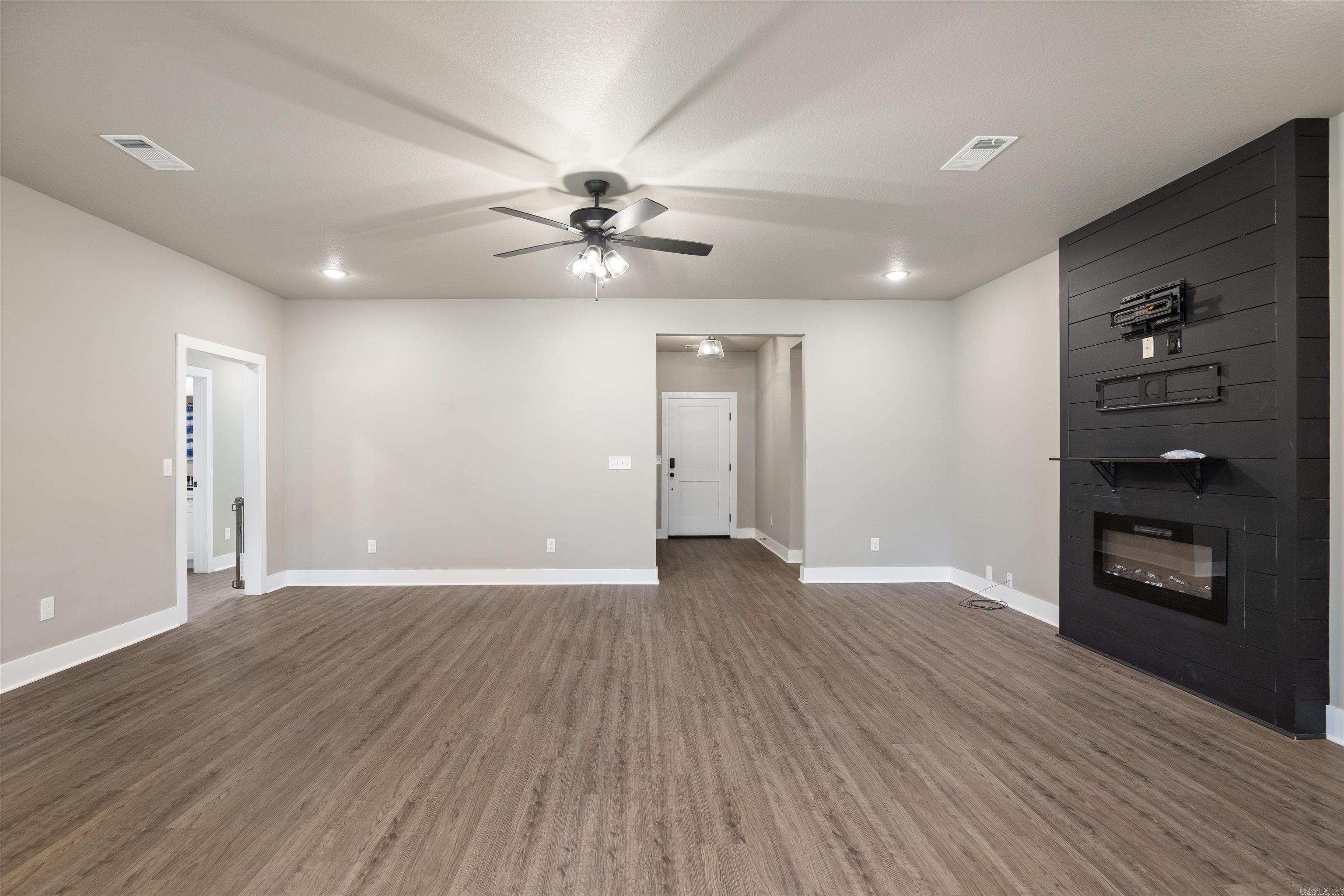 WHISPERING HILLS - Residential