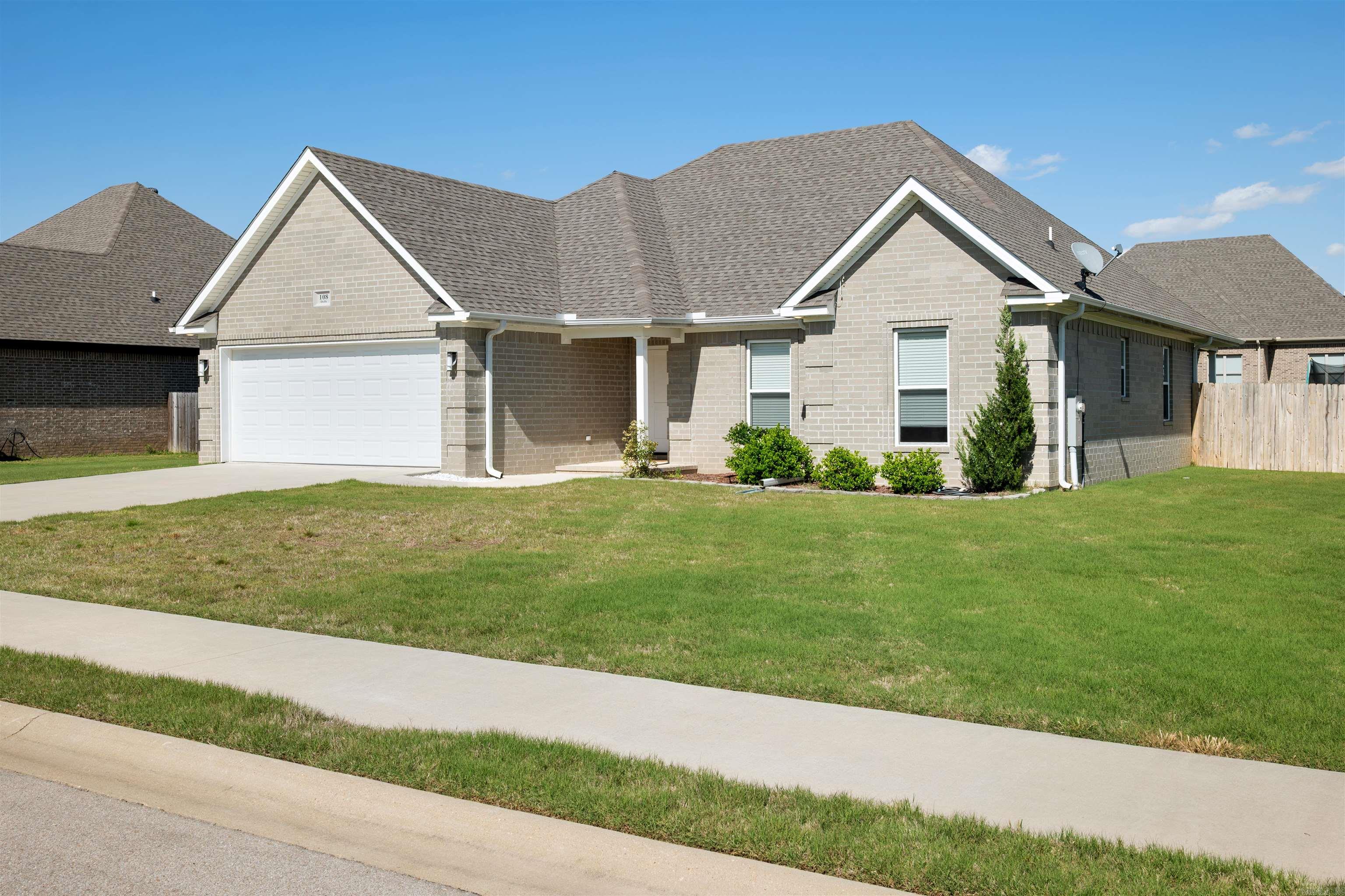 WHISPERING HILLS - Residential