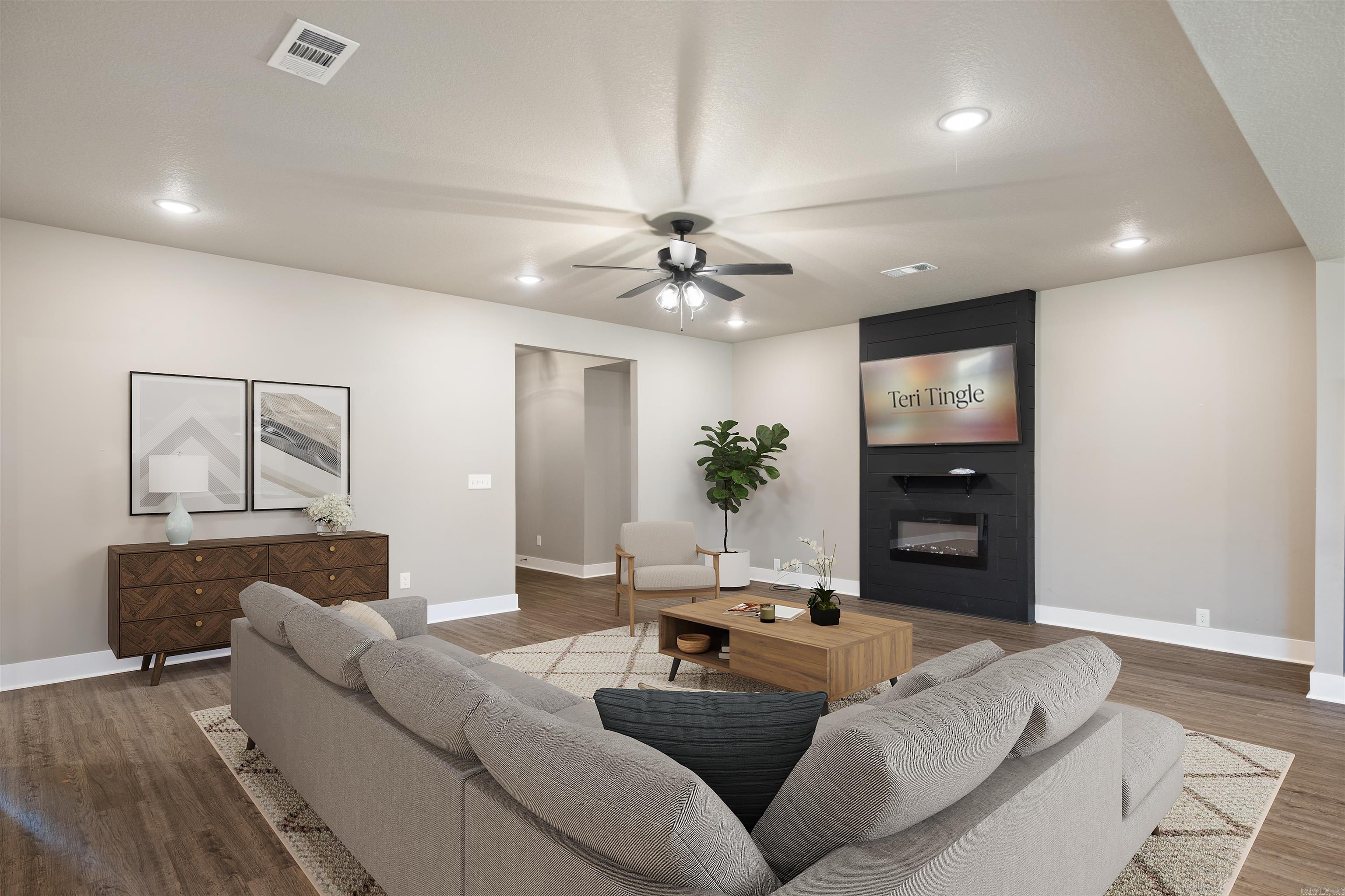 WHISPERING HILLS - Residential