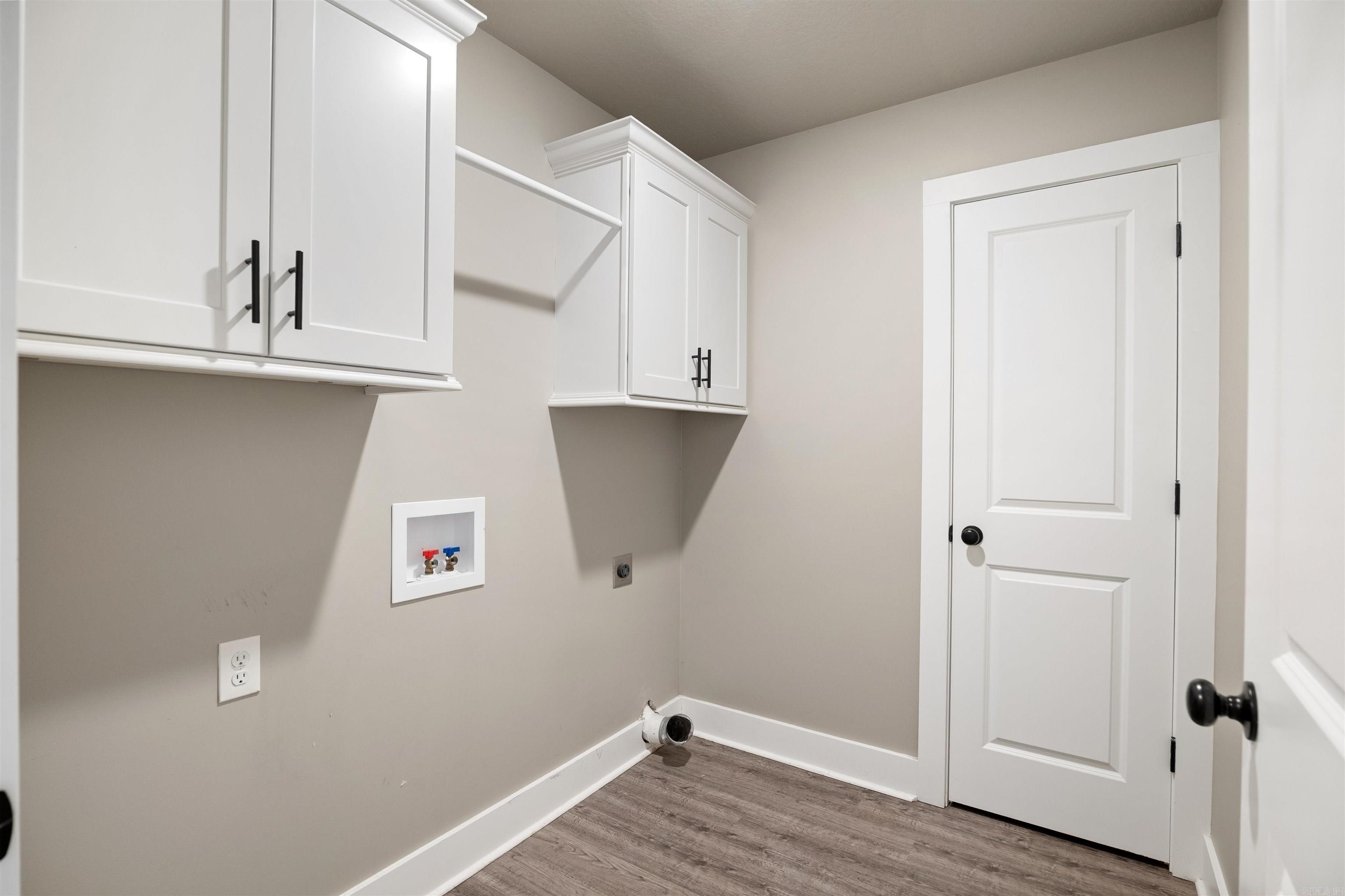 WHISPERING HILLS - Residential