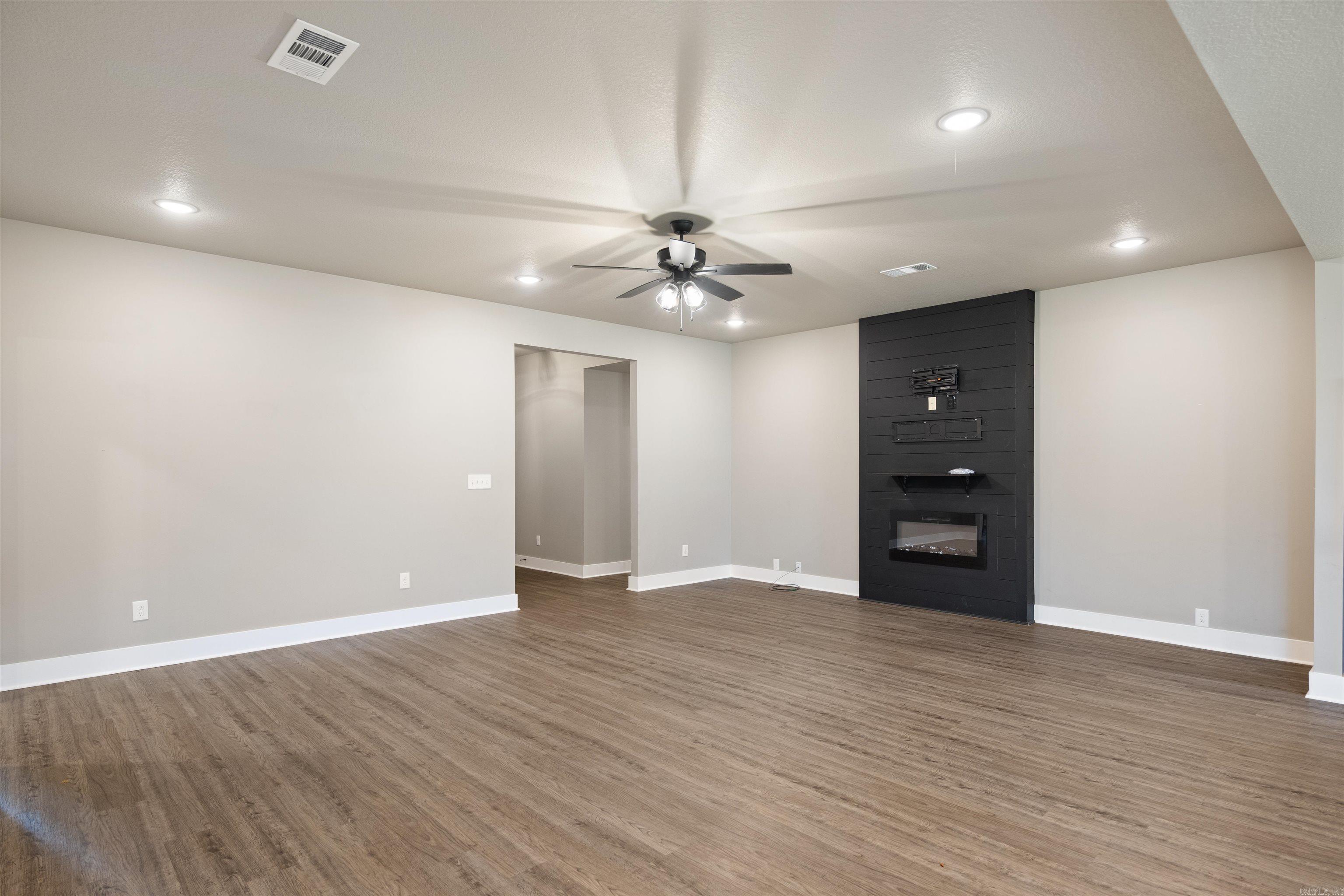 WHISPERING HILLS - Residential