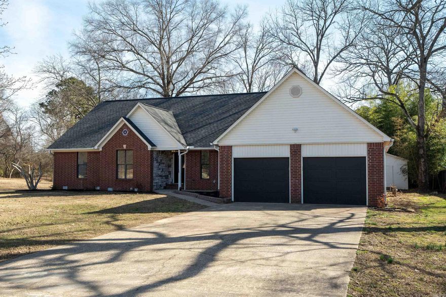 Beautiful 3 bedroom, 3 bathroom home on the west side of Searcy situated on .45 acres. This home features new flooring and fresh paint throughout, a split floor plan and a cozy living area with an LED fireplace. The kitchen offers new quartz countertops, updated appliances, a walk-in pantry and a breakfast area, plus a separate dining room. The spacious primary suite includes a custom tile shower and large walk-in closet.
