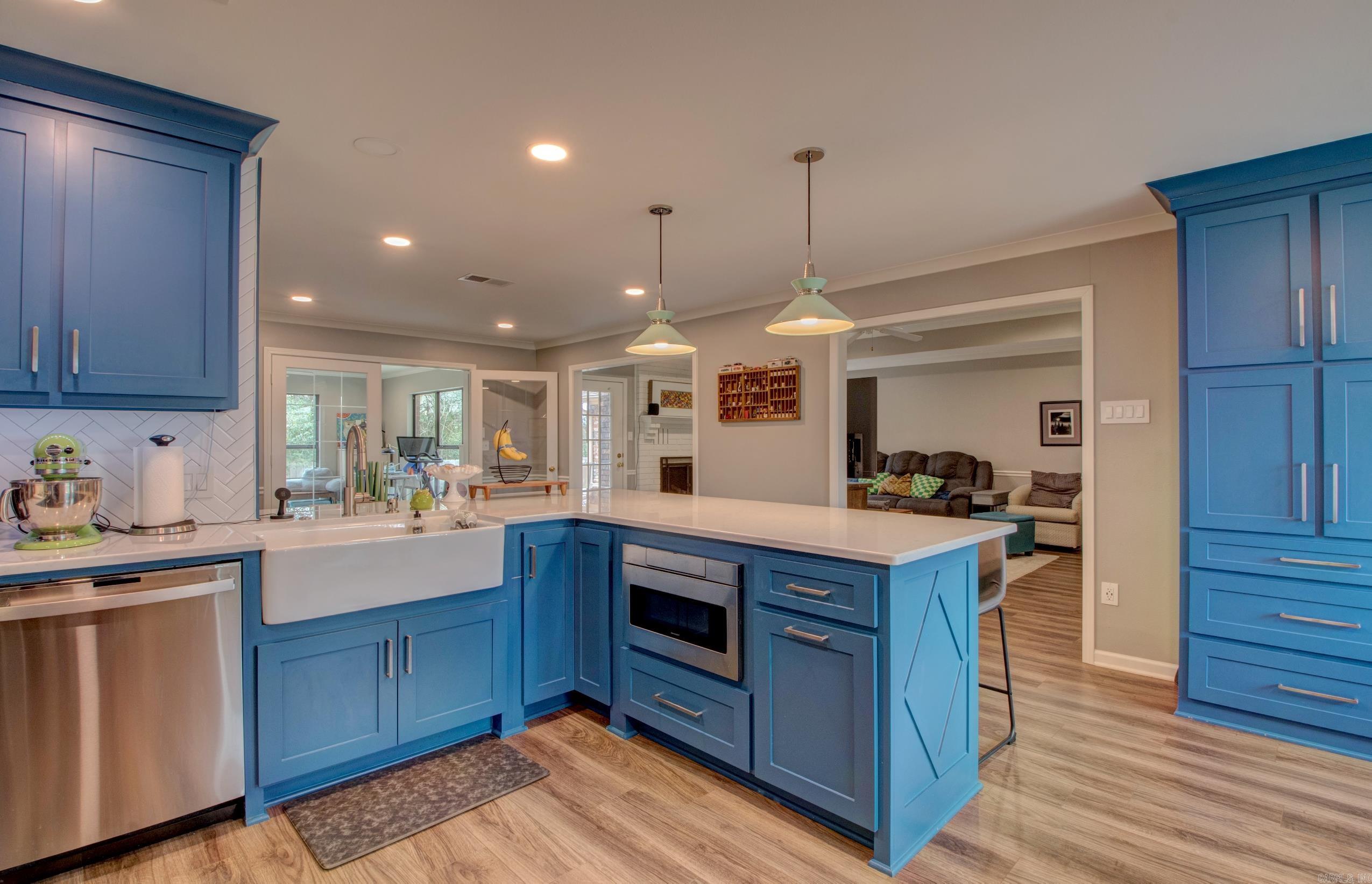 COUNTRY CLUB TERRACE - Residential