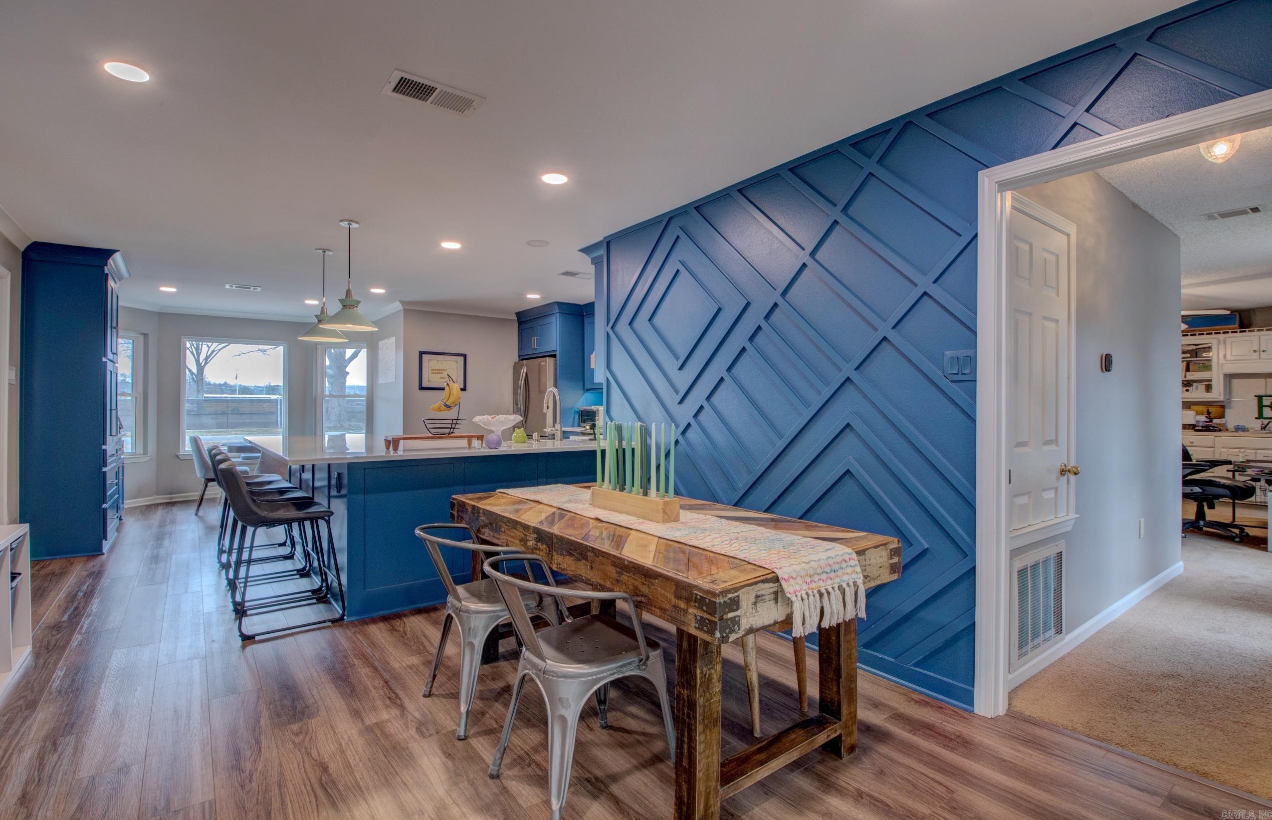 COUNTRY CLUB TERRACE - Residential