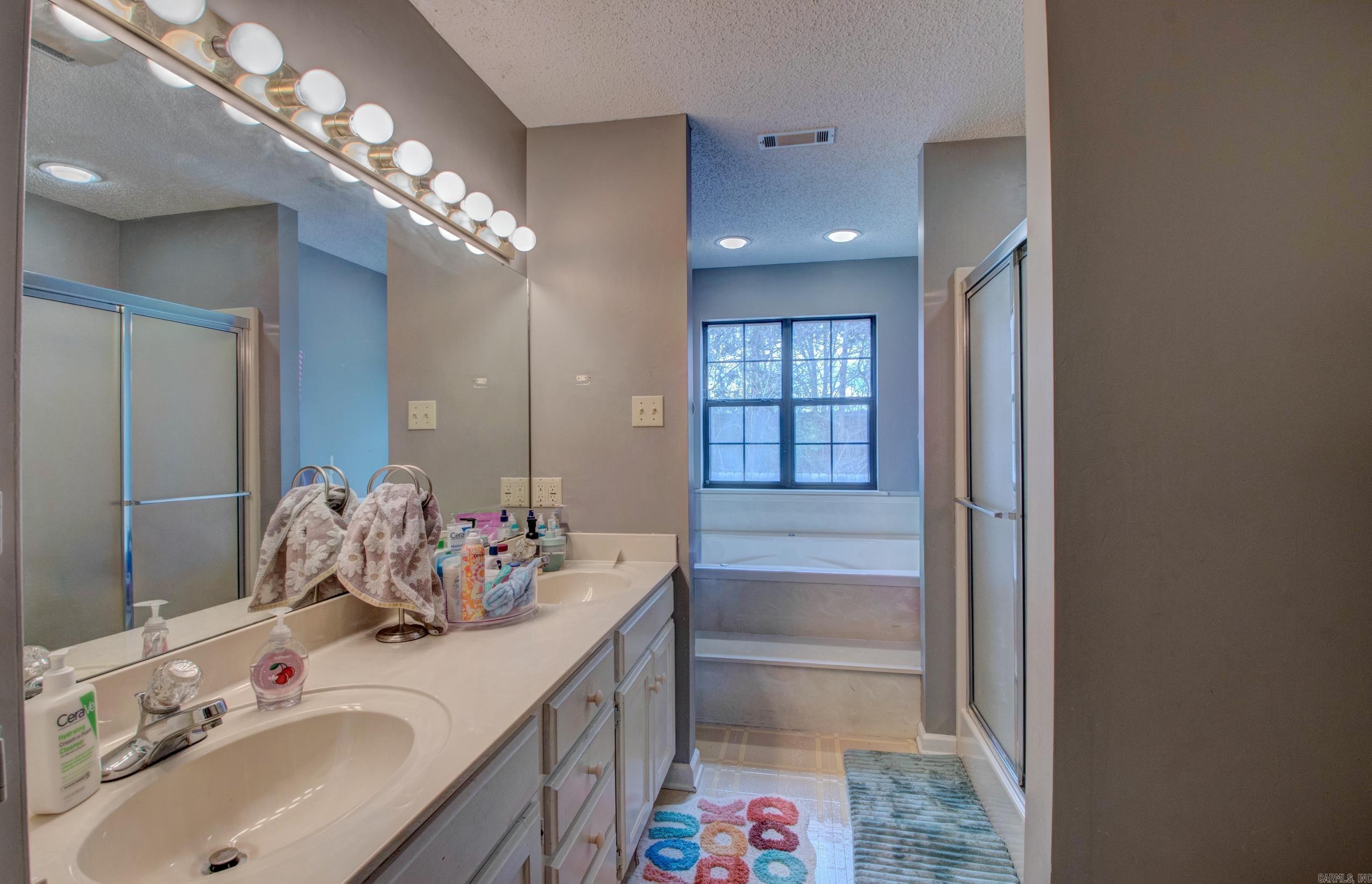 COUNTRY CLUB TERRACE - Residential