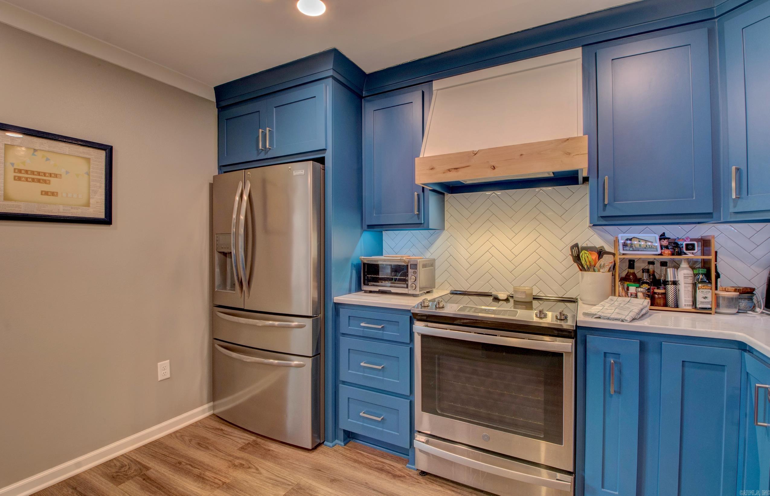 COUNTRY CLUB TERRACE - Residential