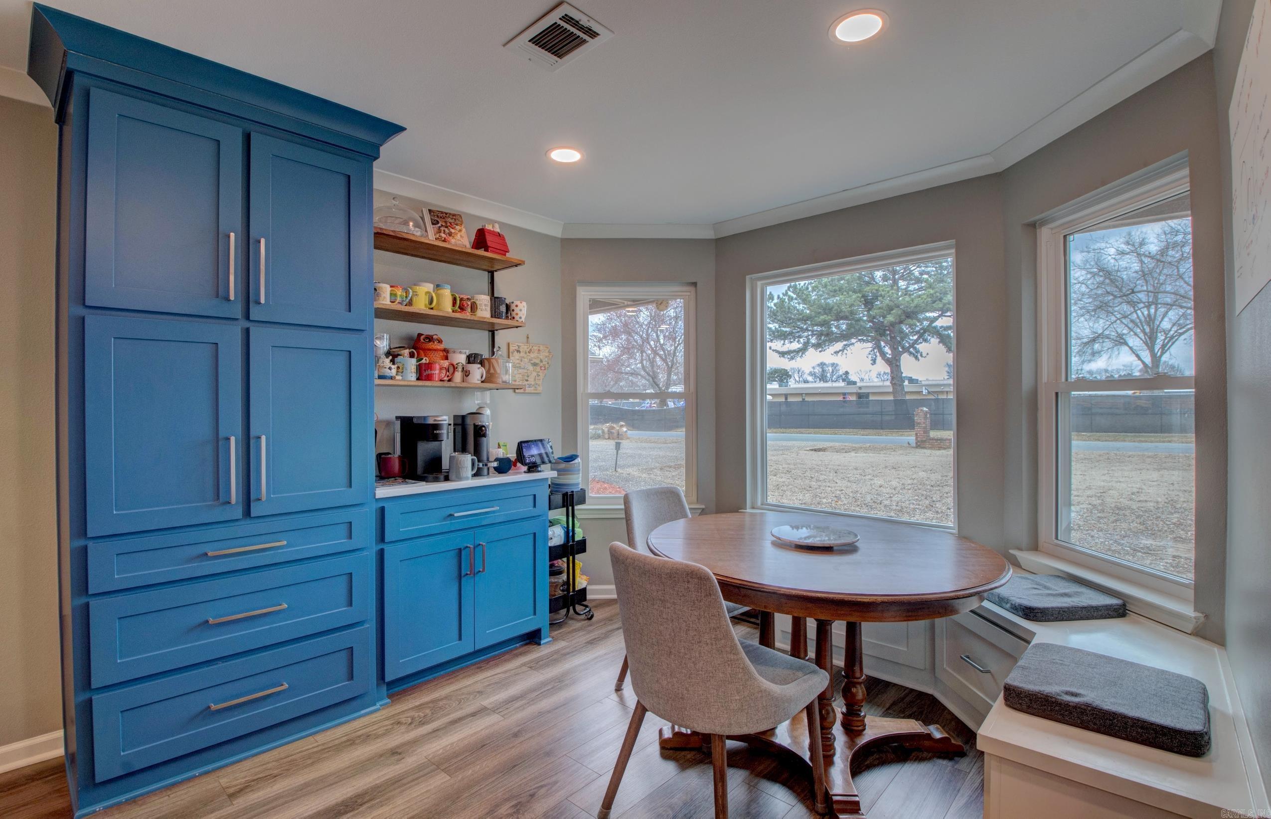 COUNTRY CLUB TERRACE - Residential