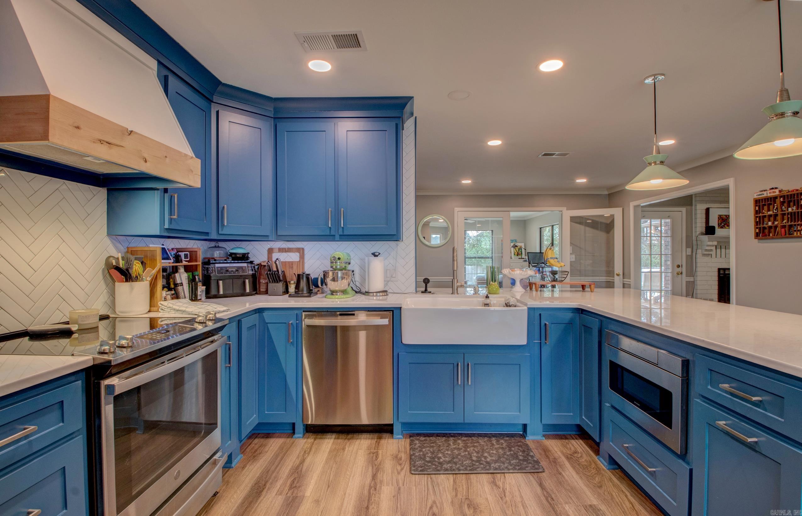 COUNTRY CLUB TERRACE - Residential