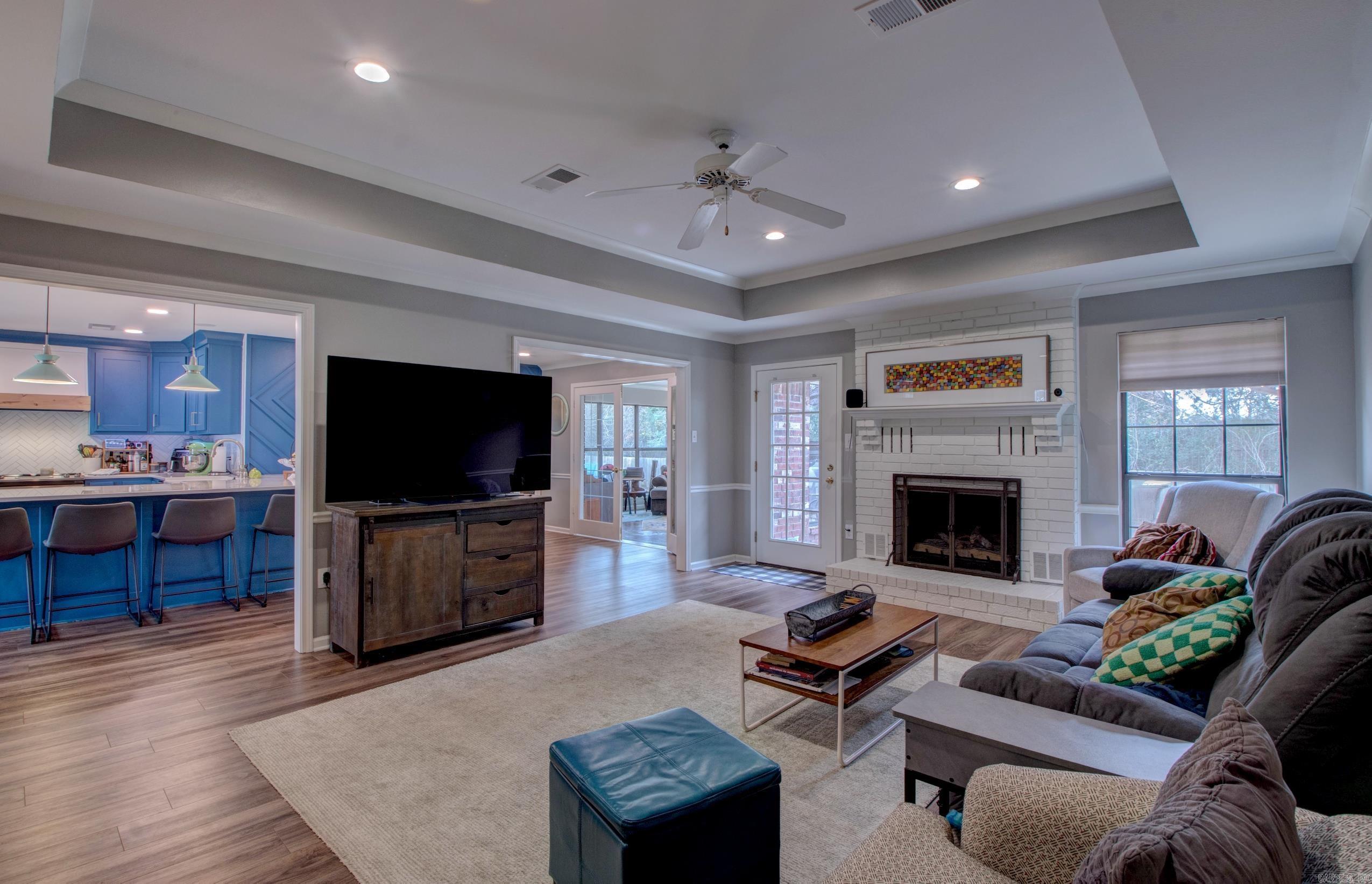 COUNTRY CLUB TERRACE - Residential