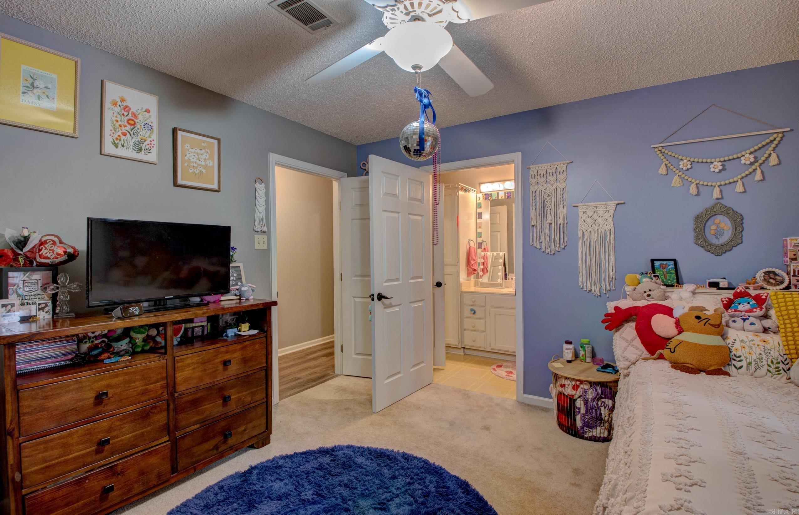 COUNTRY CLUB TERRACE - Residential