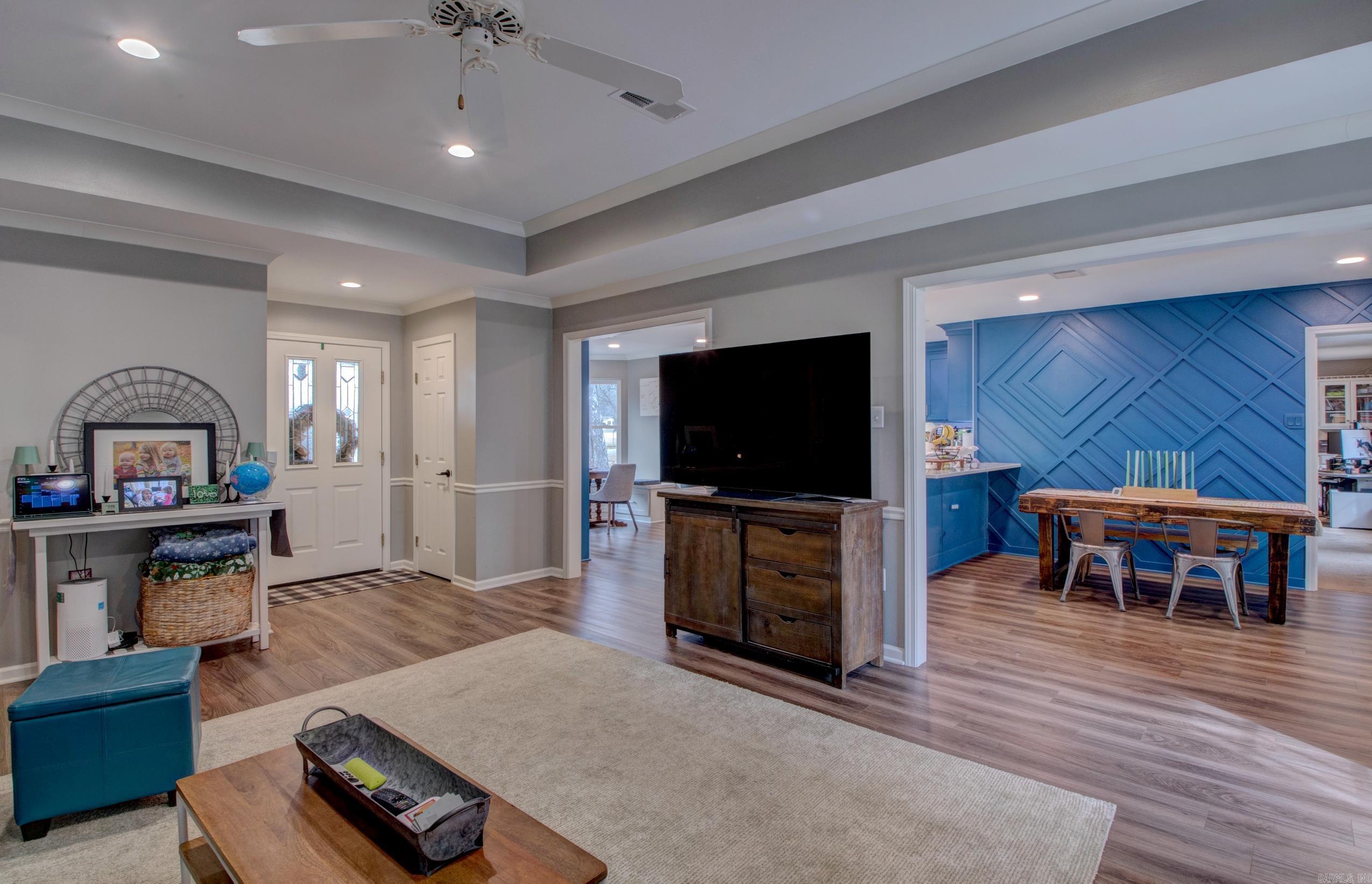 COUNTRY CLUB TERRACE - Residential