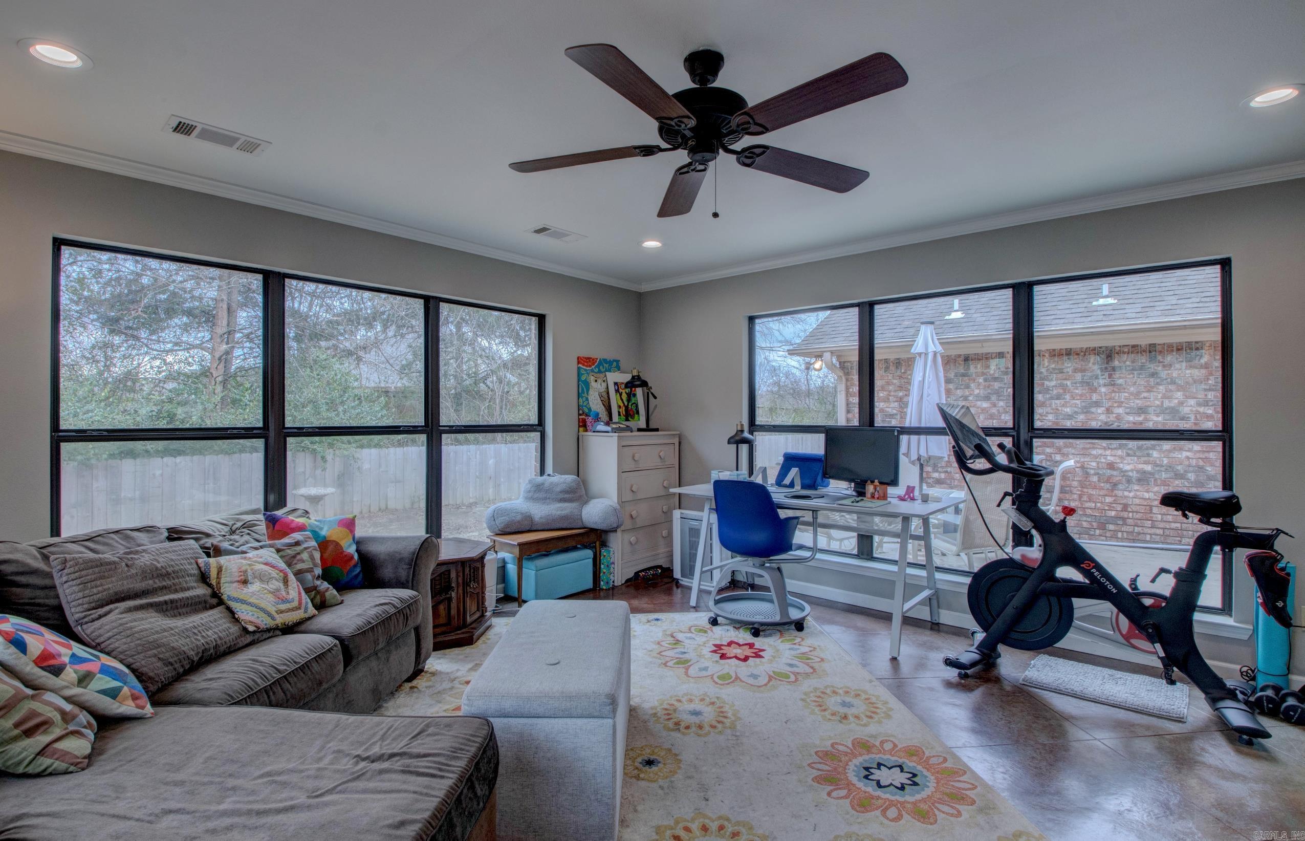 COUNTRY CLUB TERRACE - Residential