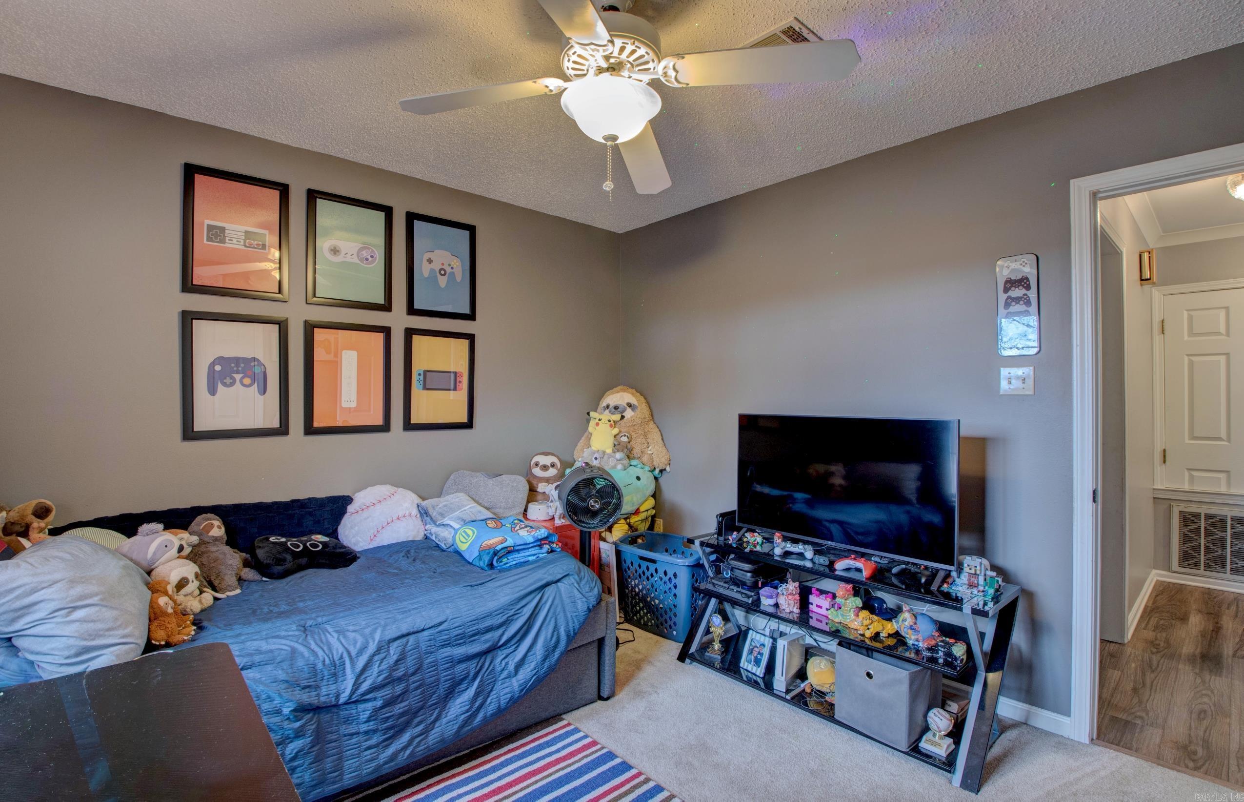 COUNTRY CLUB TERRACE - Residential