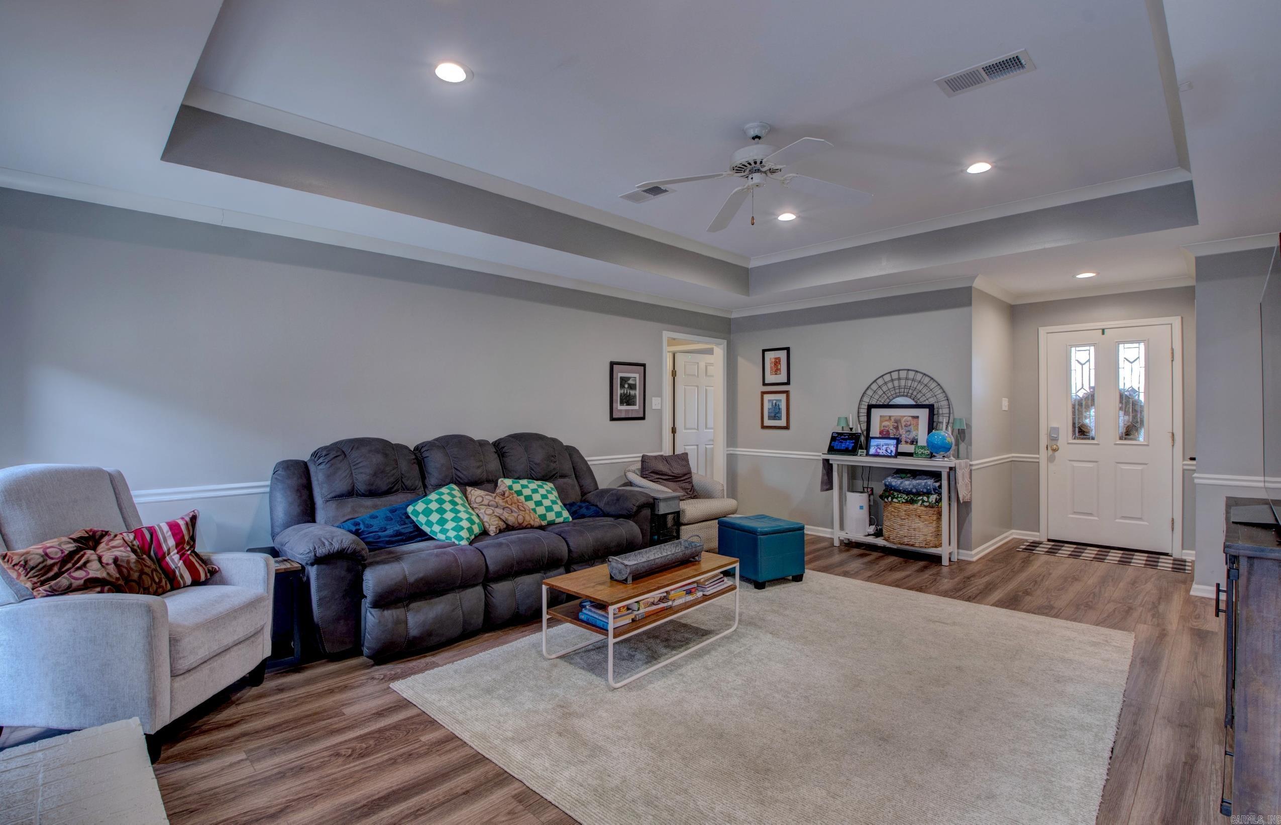 COUNTRY CLUB TERRACE - Residential